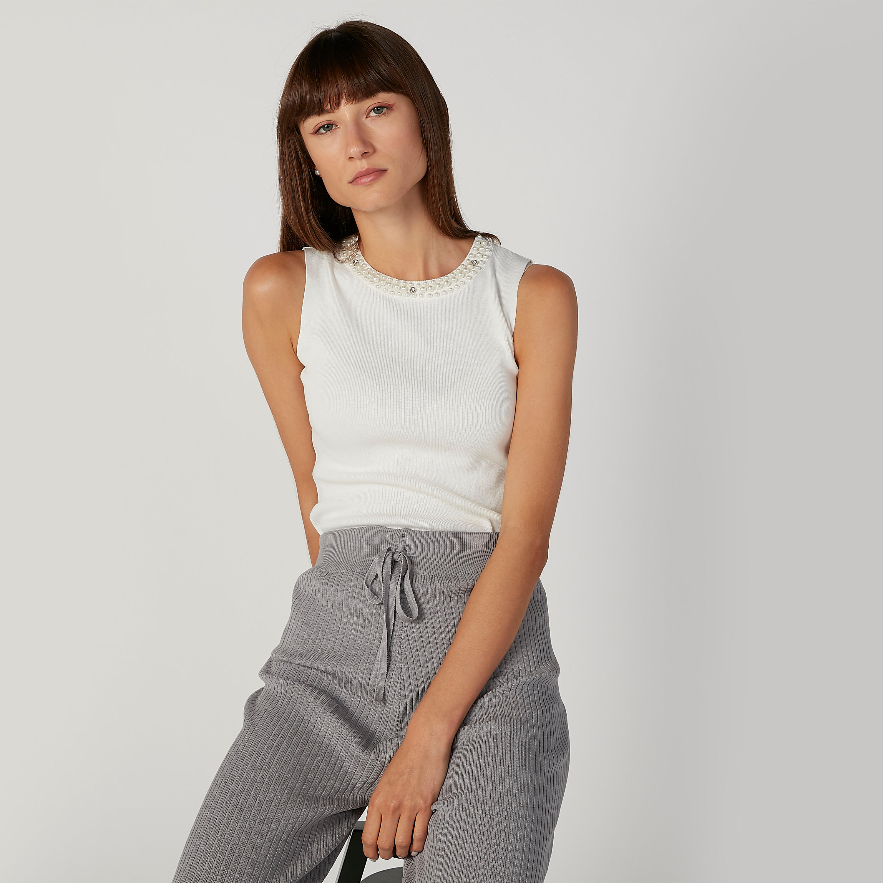 بلوزة دون أكمام بياقة مستديرة وتزيينات-women-clothing-tshirts-image-3