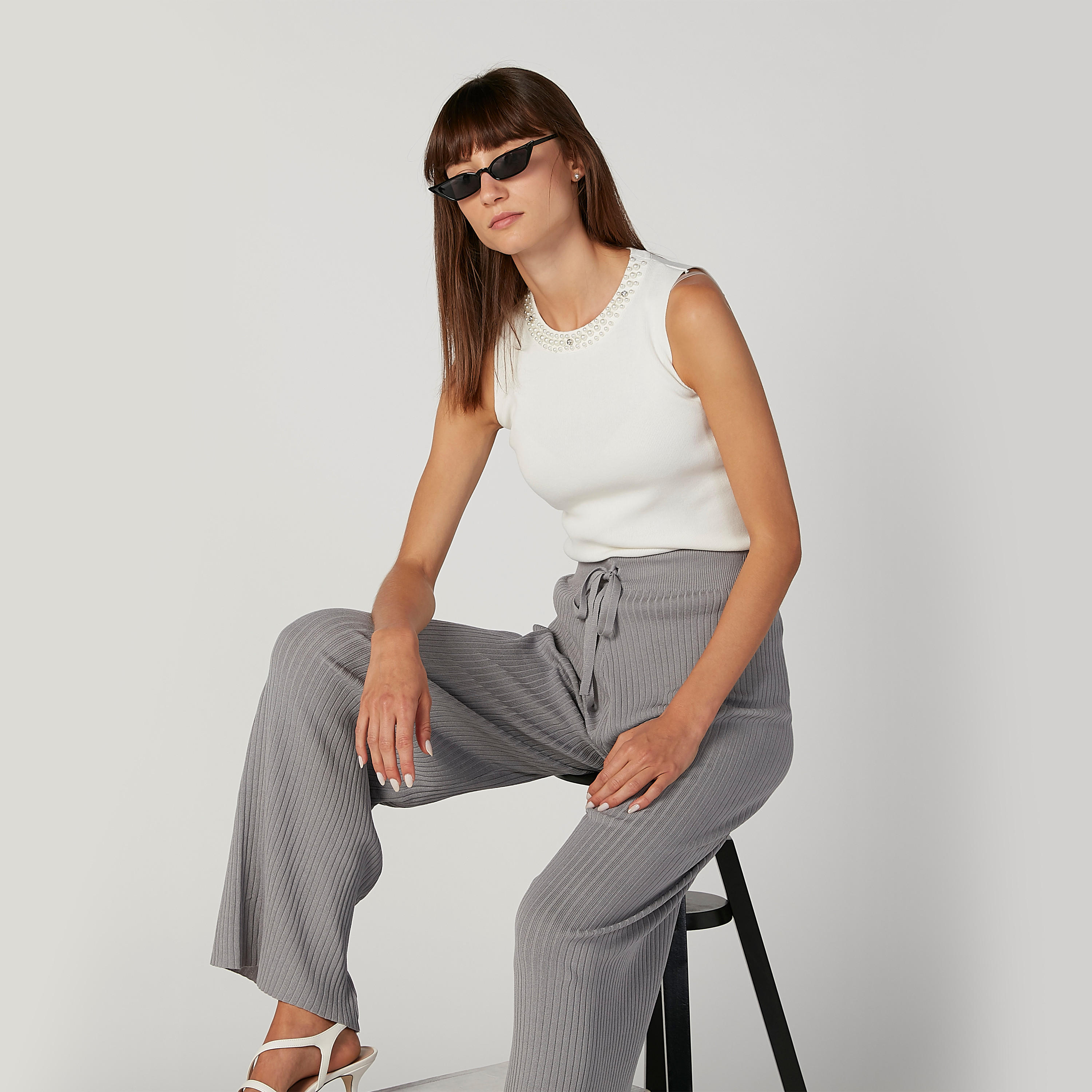 بلوزة دون أكمام بياقة مستديرة وتزيينات-women-clothing-tshirts-image-4