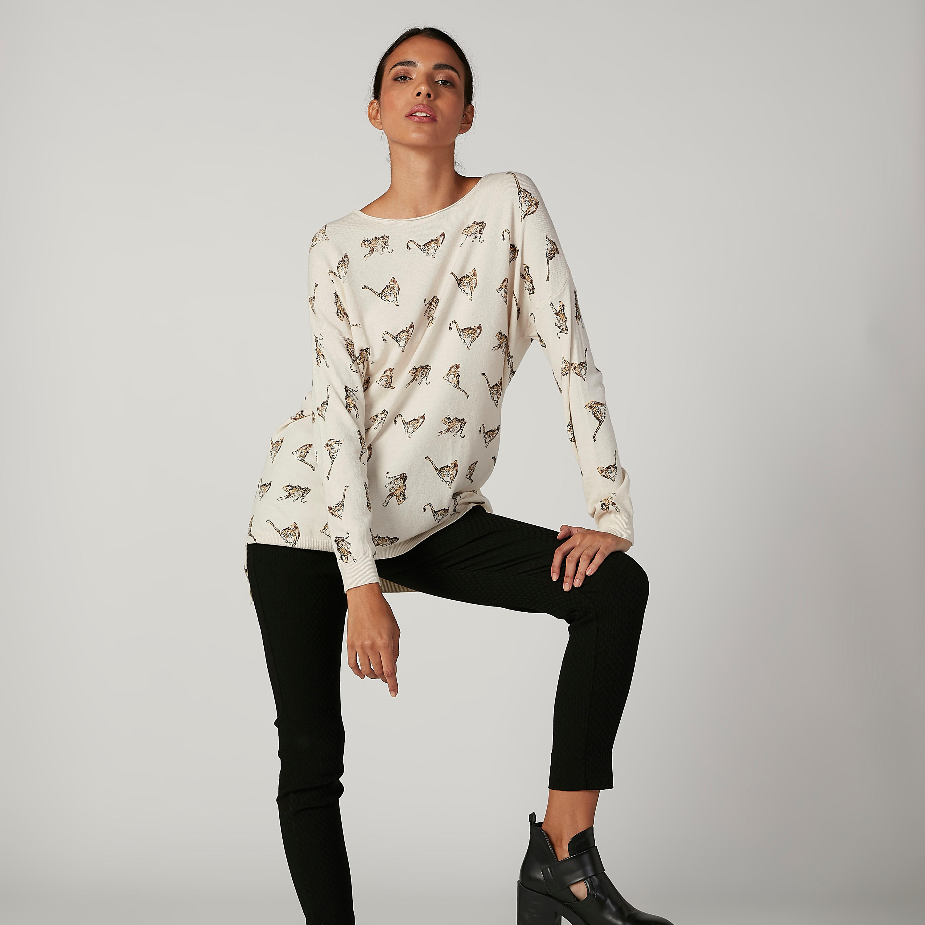 سويتشيرت بياقة مستديرة وأكمام طويلة وطبعات-women-winterwear-hoodiesandsweatshirts-sweatshirts-image-4