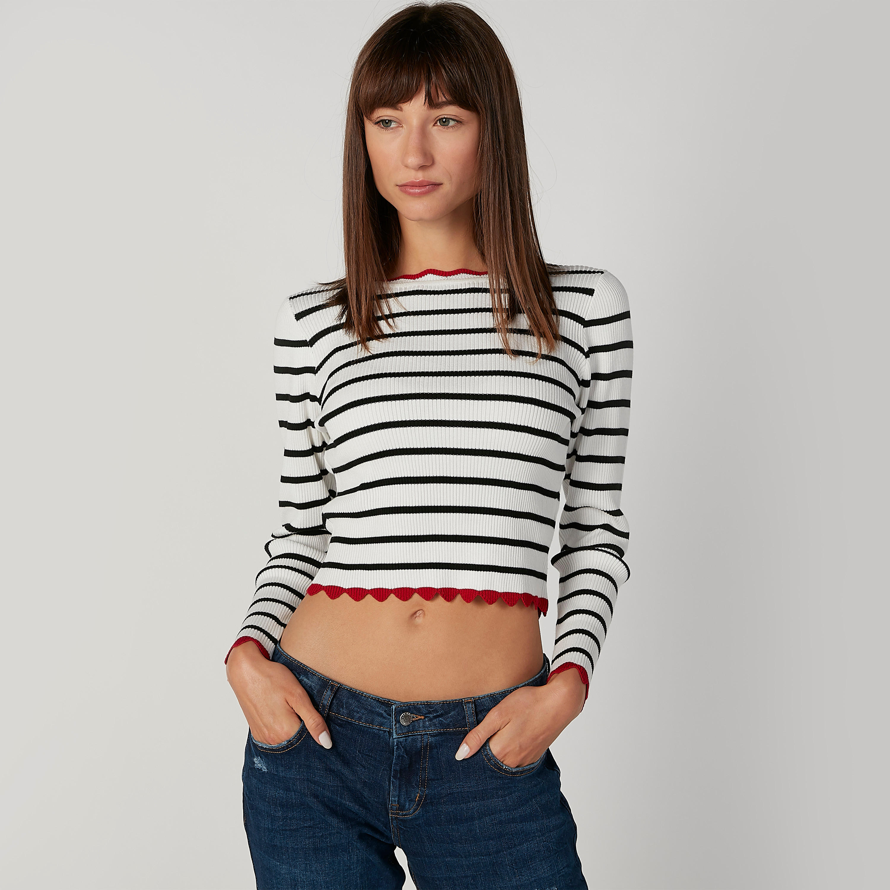تيشيرت قصير سكيني مقلّم بياقة ضيّقة وأكمام طويلة-women-clothing-tshirts-image-1