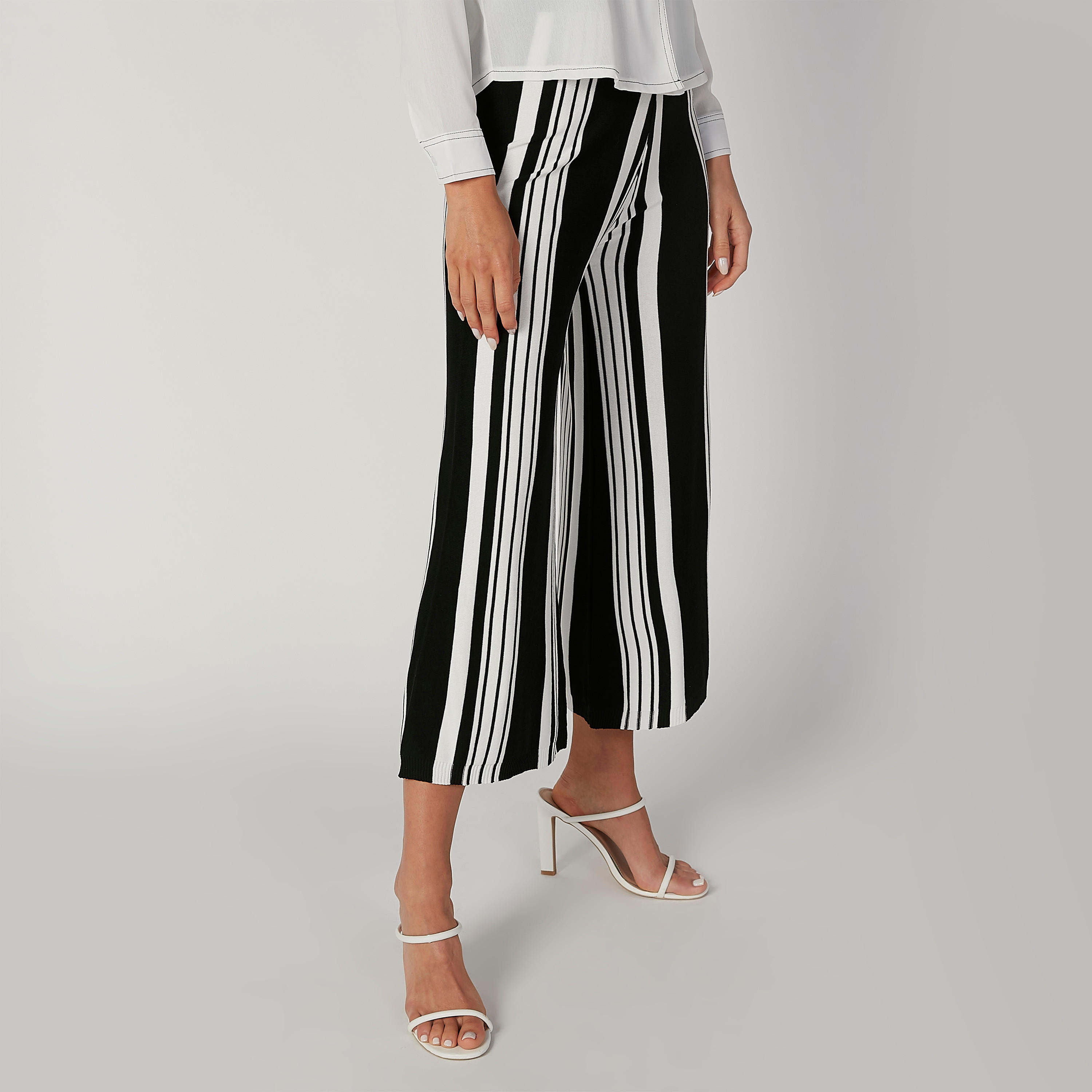 بنطلون واسع الساقين مقلّم بخصر مطّاطي مرن-women-clothing-bottoms-trousers-image-3