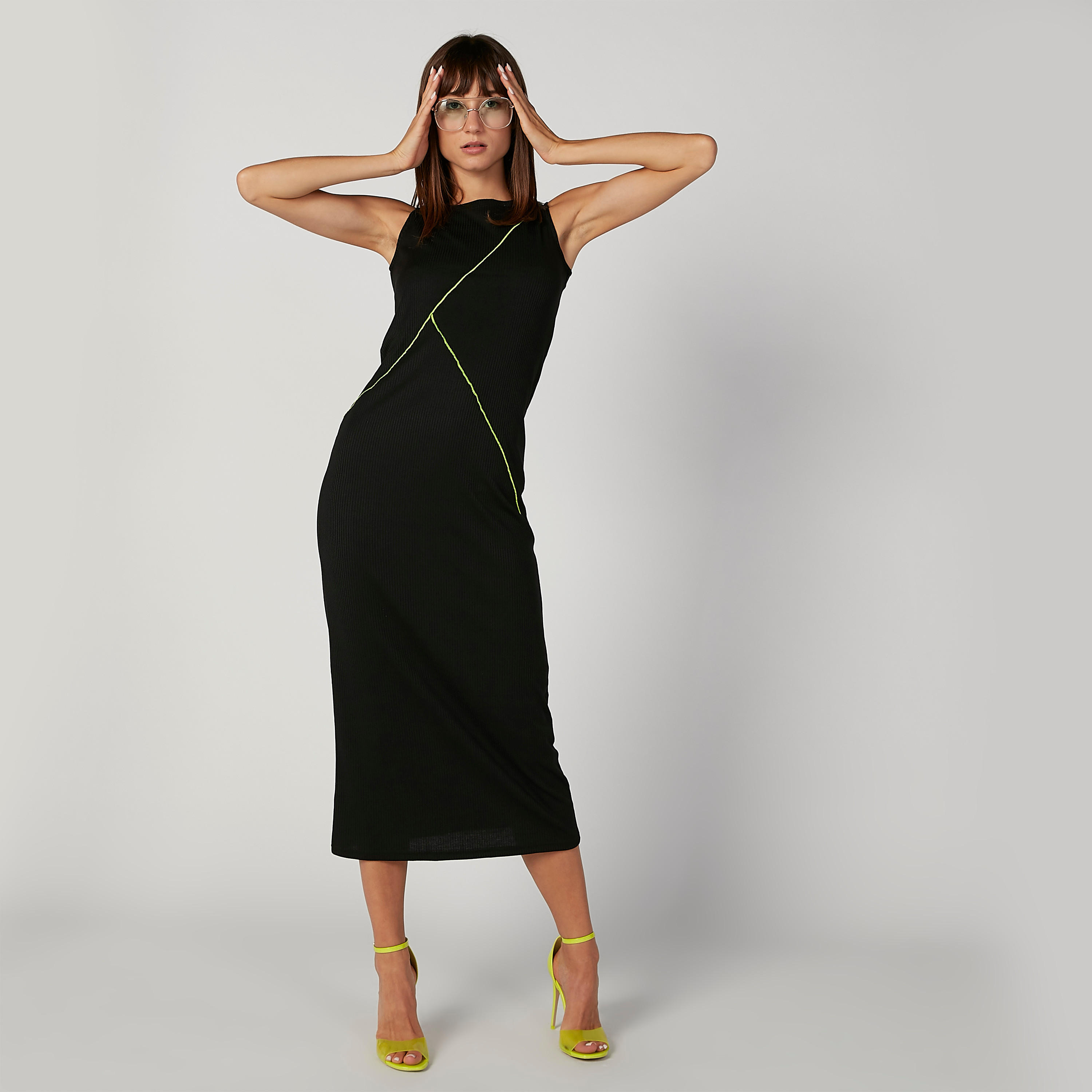 فستان ميدي دون أكمام سادة بقصّة ضيّقة وياقة مستديرة-women-clothing-dresses-image-1