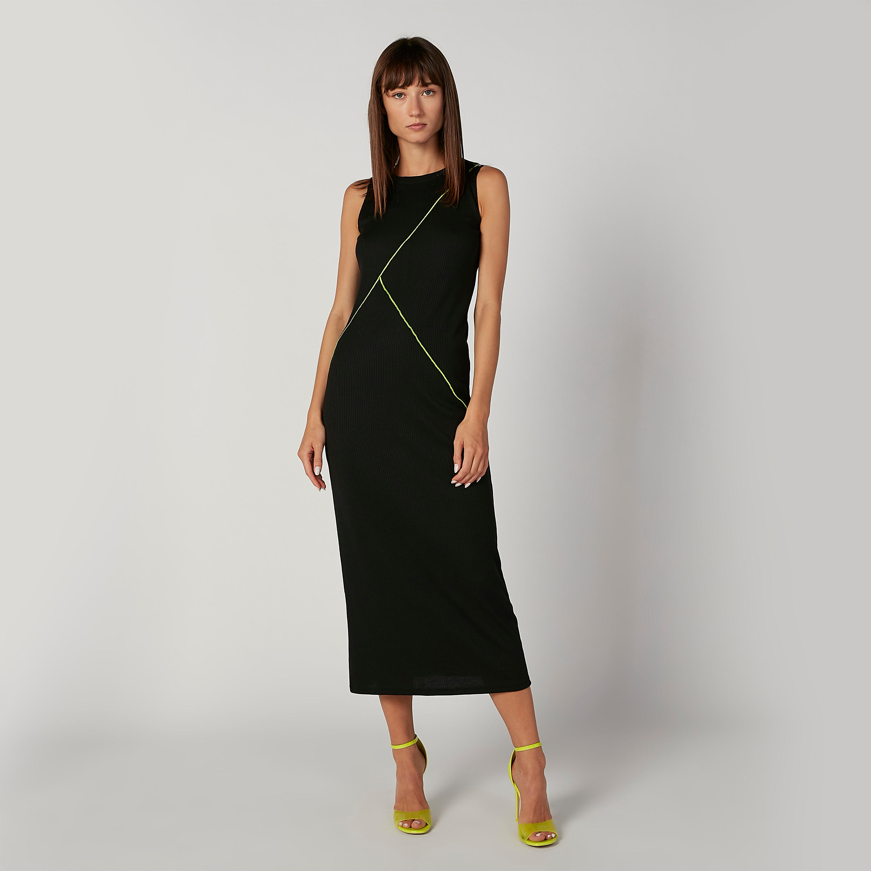 فستان ميدي دون أكمام سادة بقصّة ضيّقة وياقة مستديرة-women-clothing-dresses-image-3