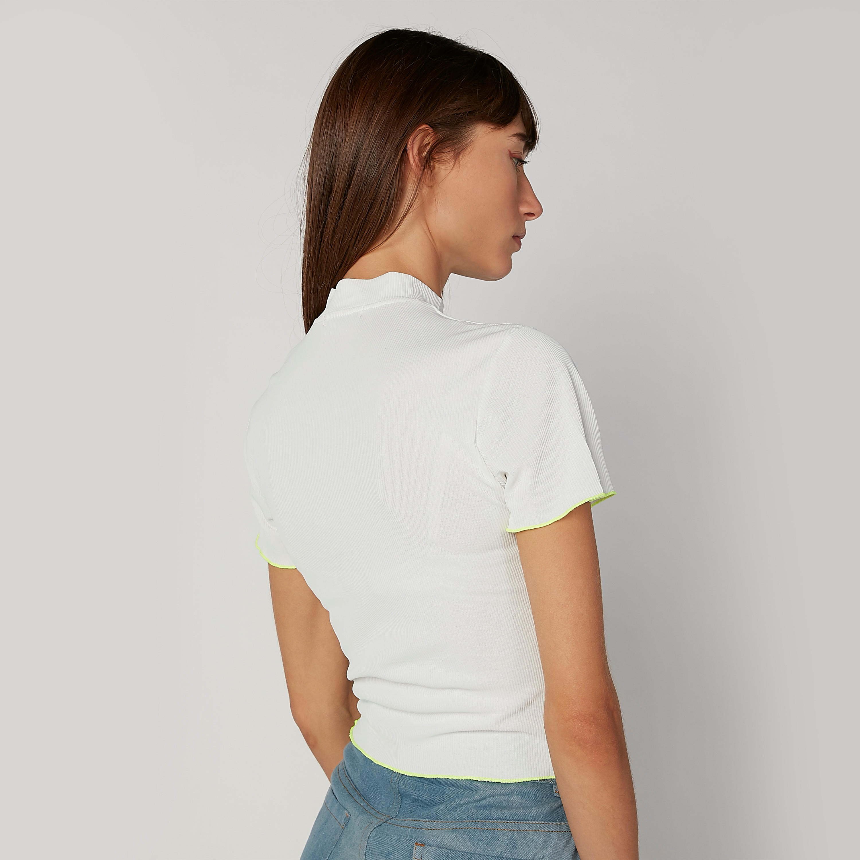 بلوزة سكيني بارزة الملمس بياقة عالية وأكمام قصيرة-women-clothing-tshirts-image-2