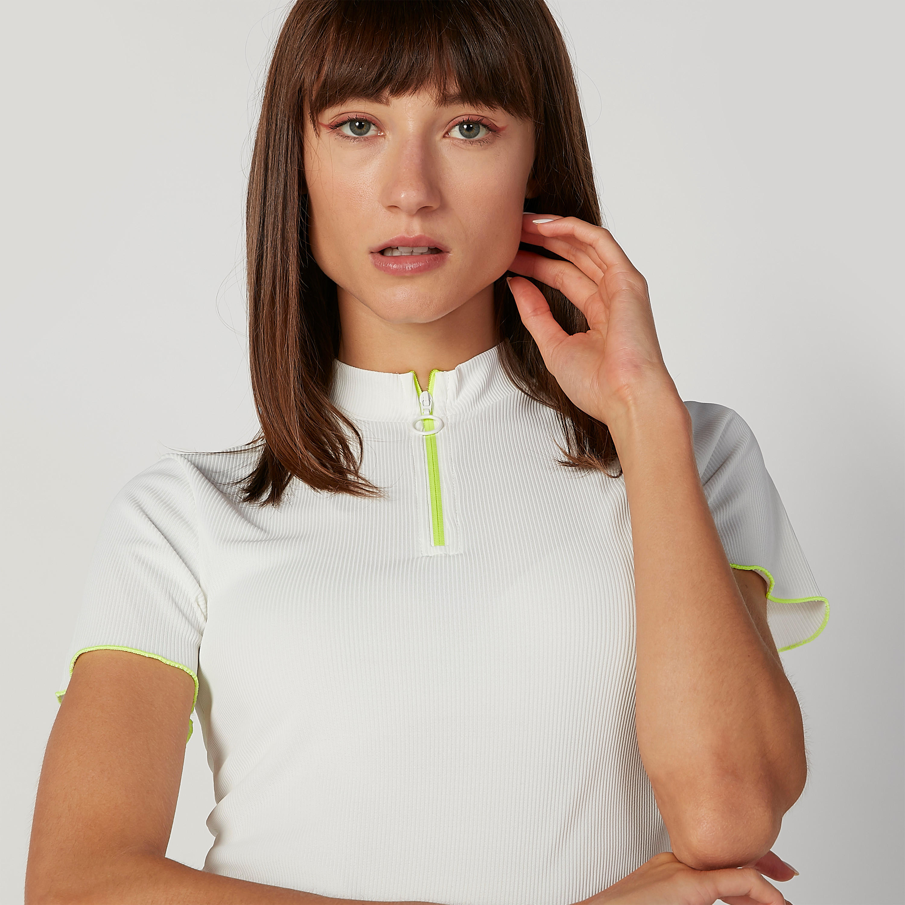بلوزة سكيني بارزة الملمس بياقة عالية وأكمام قصيرة-women-clothing-tshirts-image-4