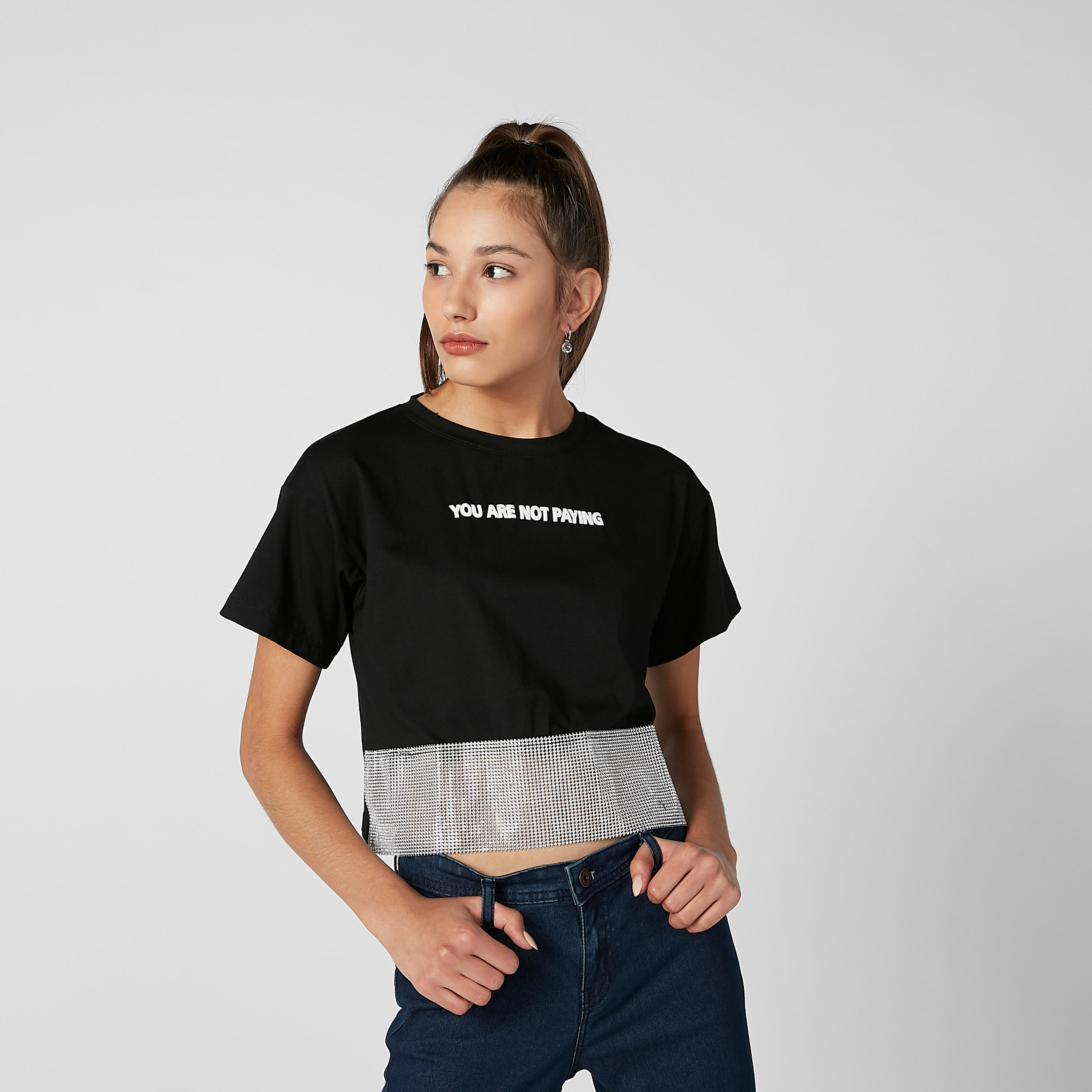 بلوزة قصيرة بطبعات وياقة ضيقة وأكمام قصيرة-women-clothing-tshirts-image-3
