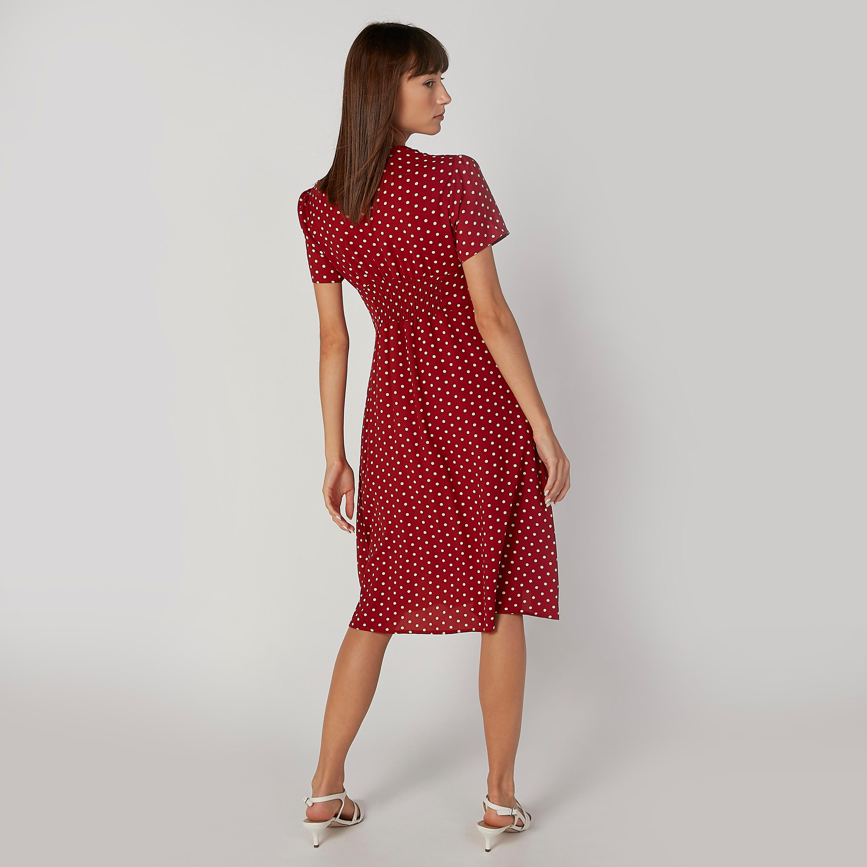 فستان ميدي إيه لاين بياقة V وأكمام قصيرة وطبعات منقطّة-women-clothing-dresses-image-2
