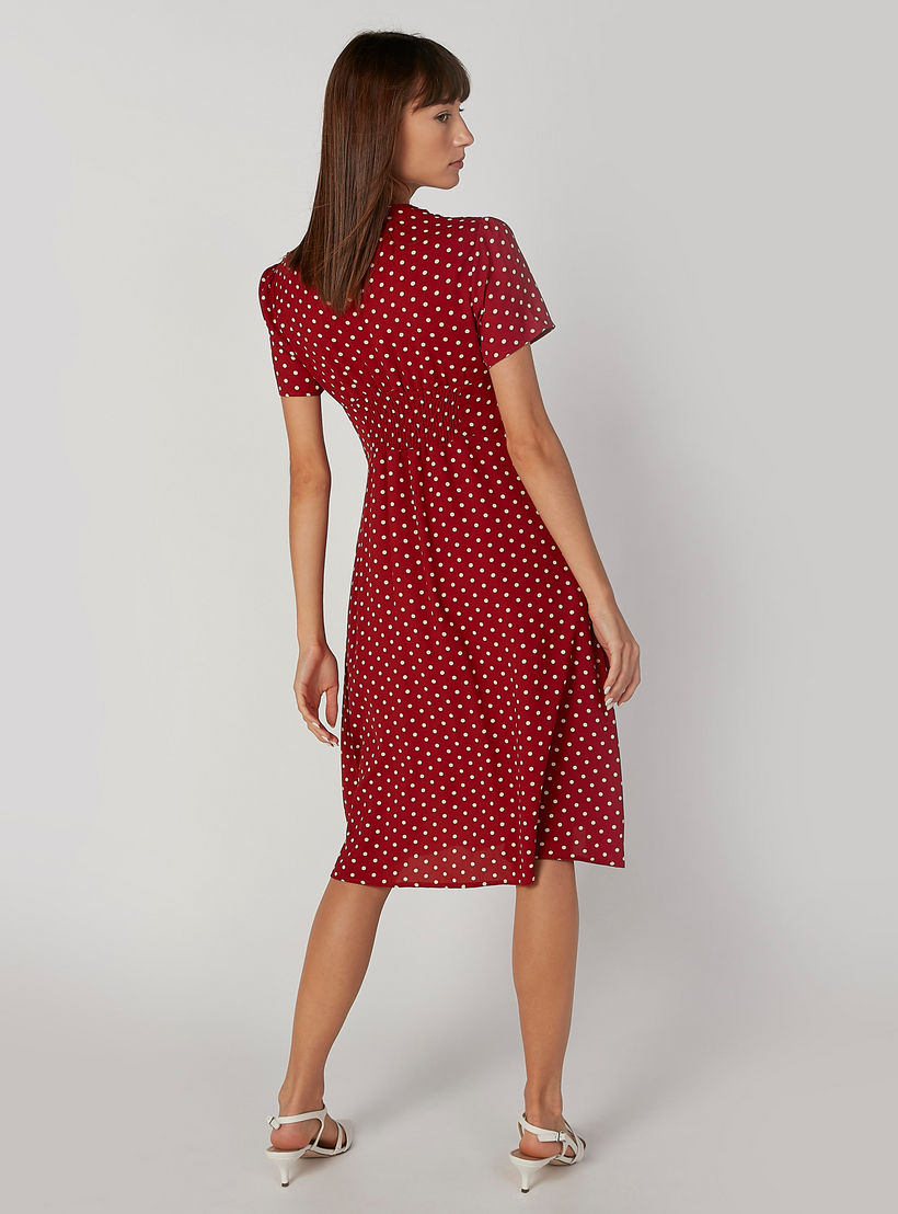 فستان ميدي إيه لاين بياقة V وأكمام قصيرة وطبعات منقطّة-women-clothing-dresses-image-2