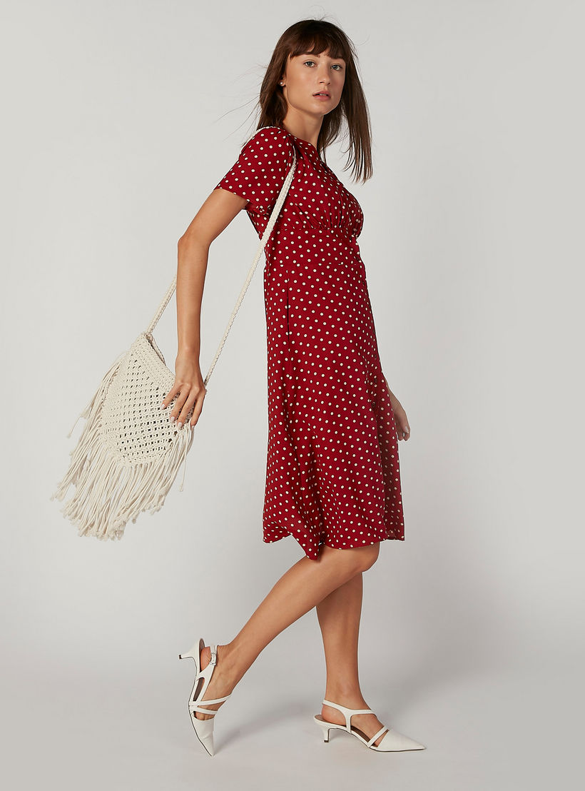 فستان ميدي إيه لاين بياقة V وأكمام قصيرة وطبعات منقطّة-women-clothing-dresses-image-4