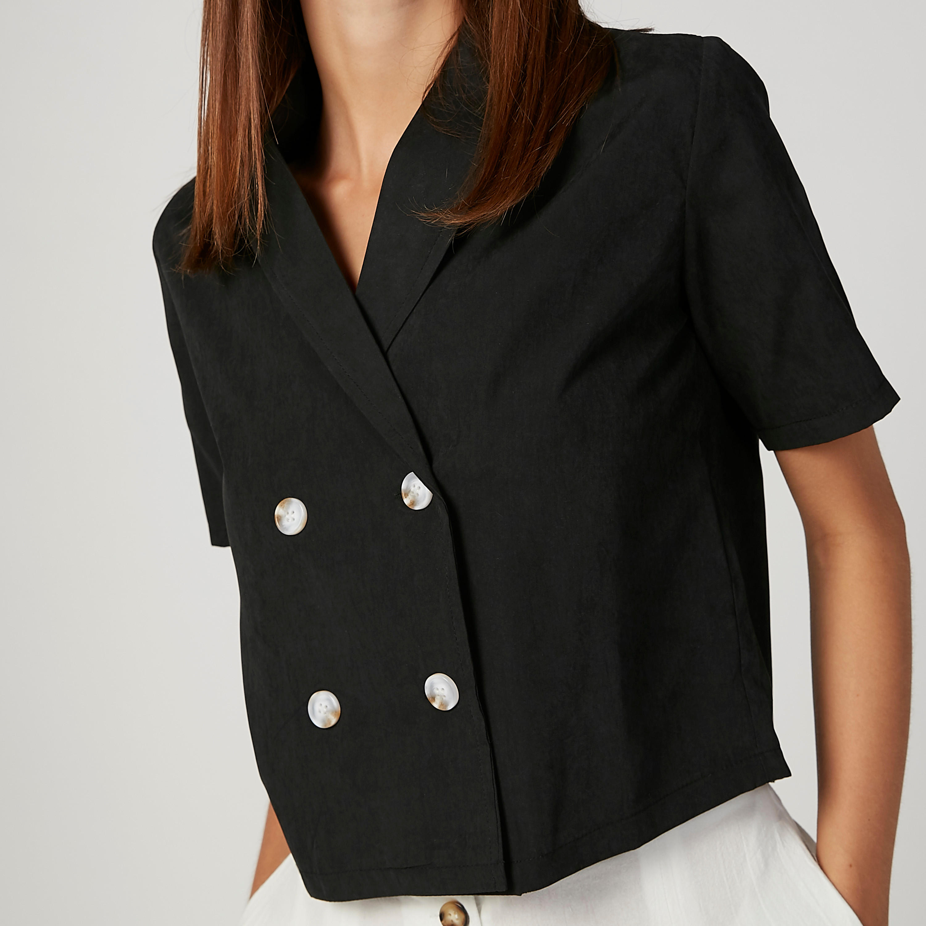 بليزر سادة بقصّة واسعة وأكمام قصيرة-women-clothing-coatsandjackets-blazers-image-5