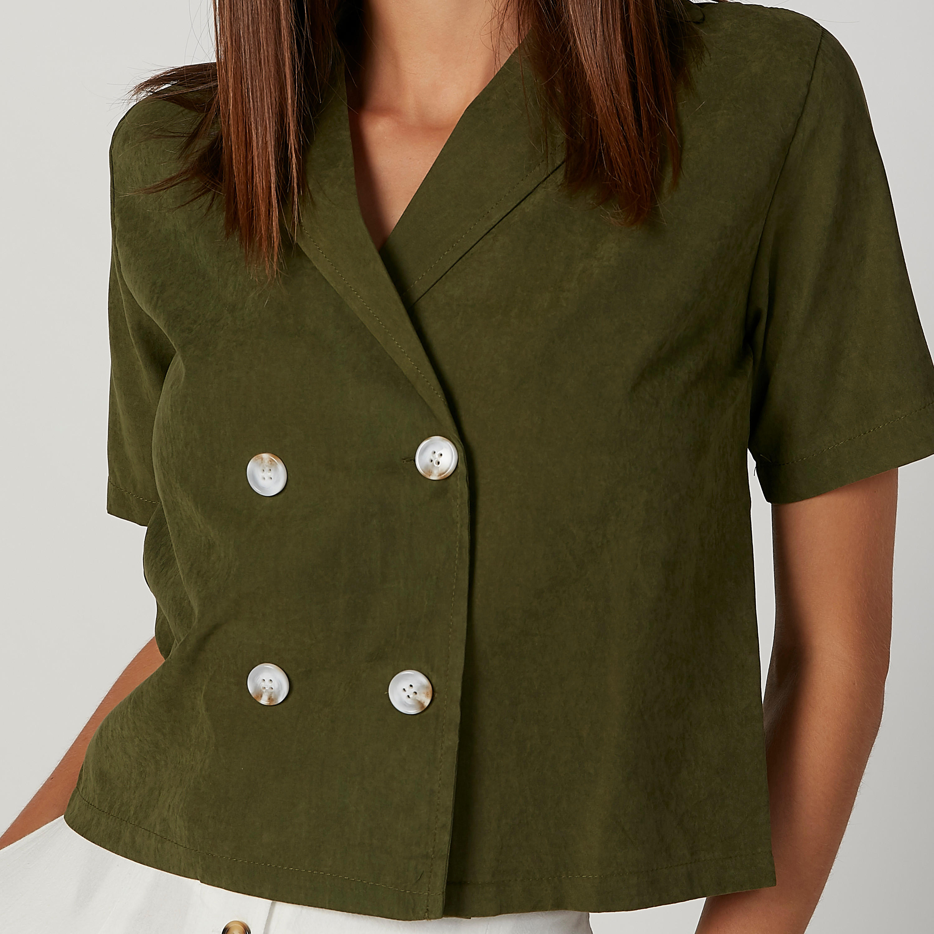 بليزر سادة بقصّة واسعة وأكمام قصيرة-women-clothing-coatsandjackets-blazers-image-1