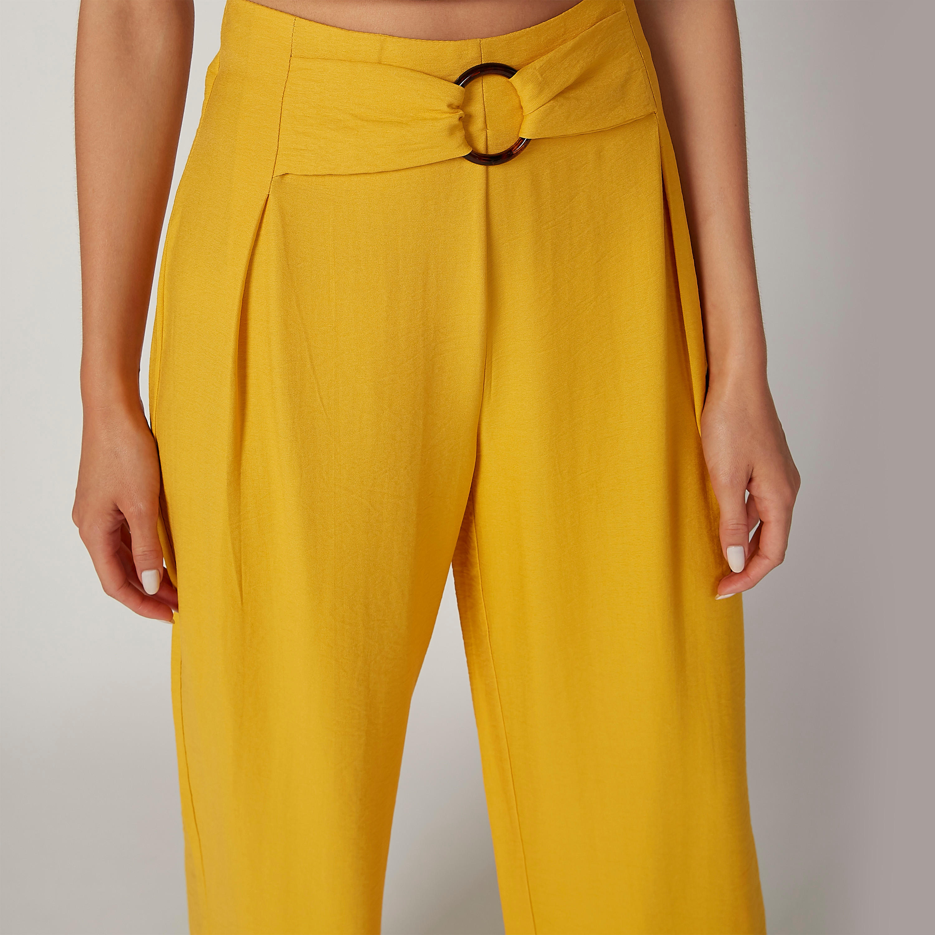 بنطلون بالازو سادة بخصر متوسط الارتفاع وحلية ميتاليك-women-clothing-bottoms-trousers-image-1