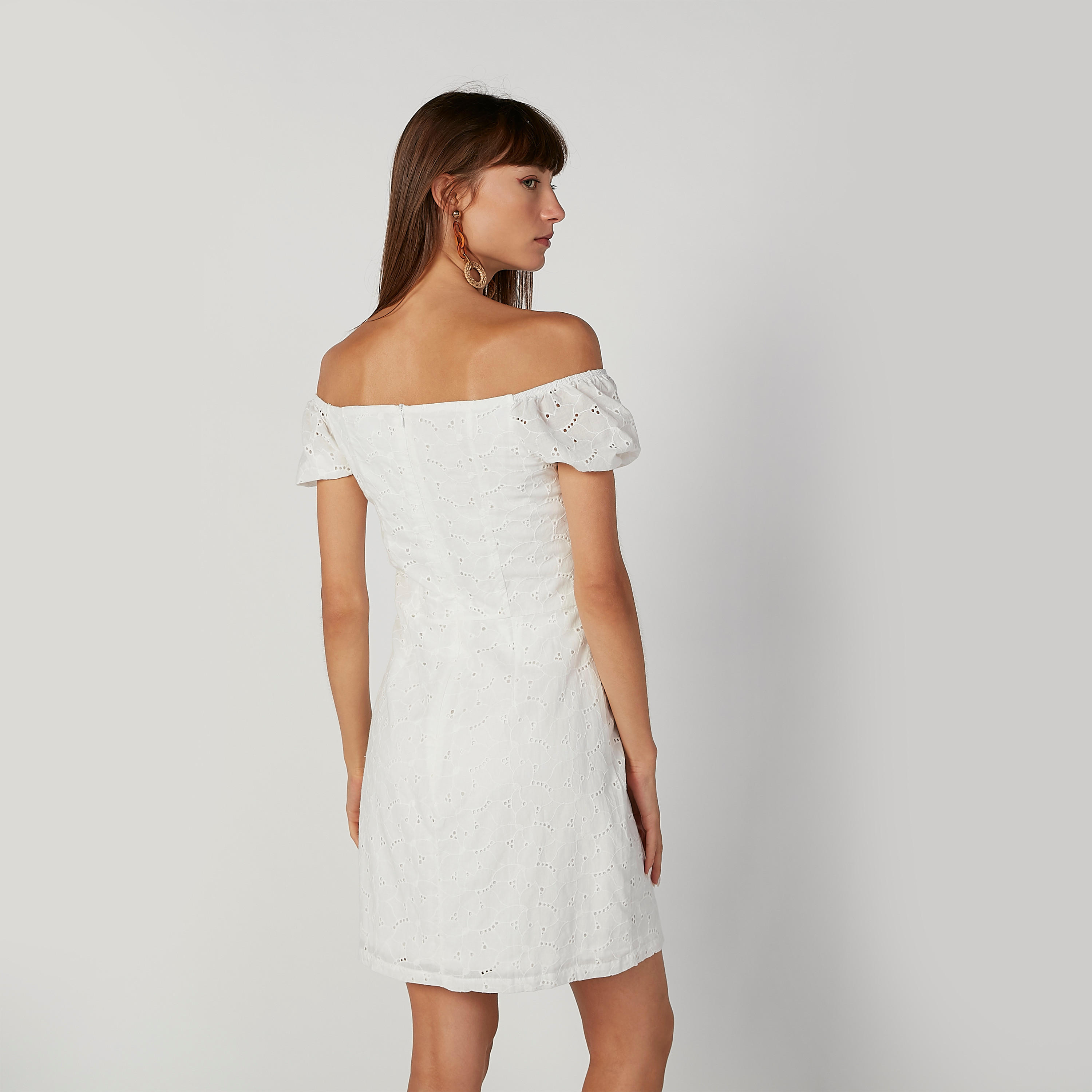فستان شيفلي قصير مكشوف الأكتاف بأكمام قصيرة وأزرار-women-clothing-dresses-image-2