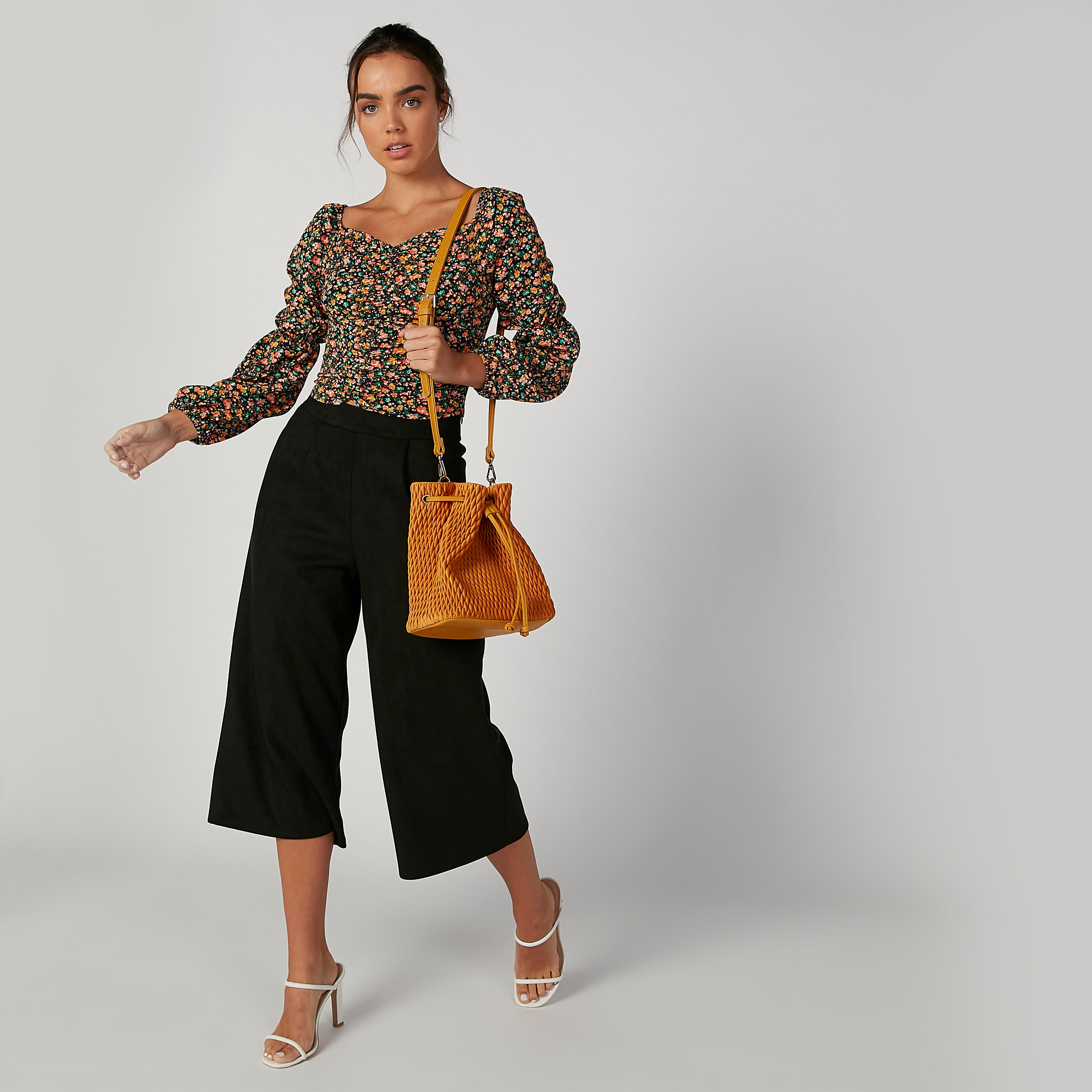 بلوزة سكيني بياقة سويت هارت وأكمام طويلة وطبعات زهرية-women-clothing-shirtsandblouses-blouses-image-2