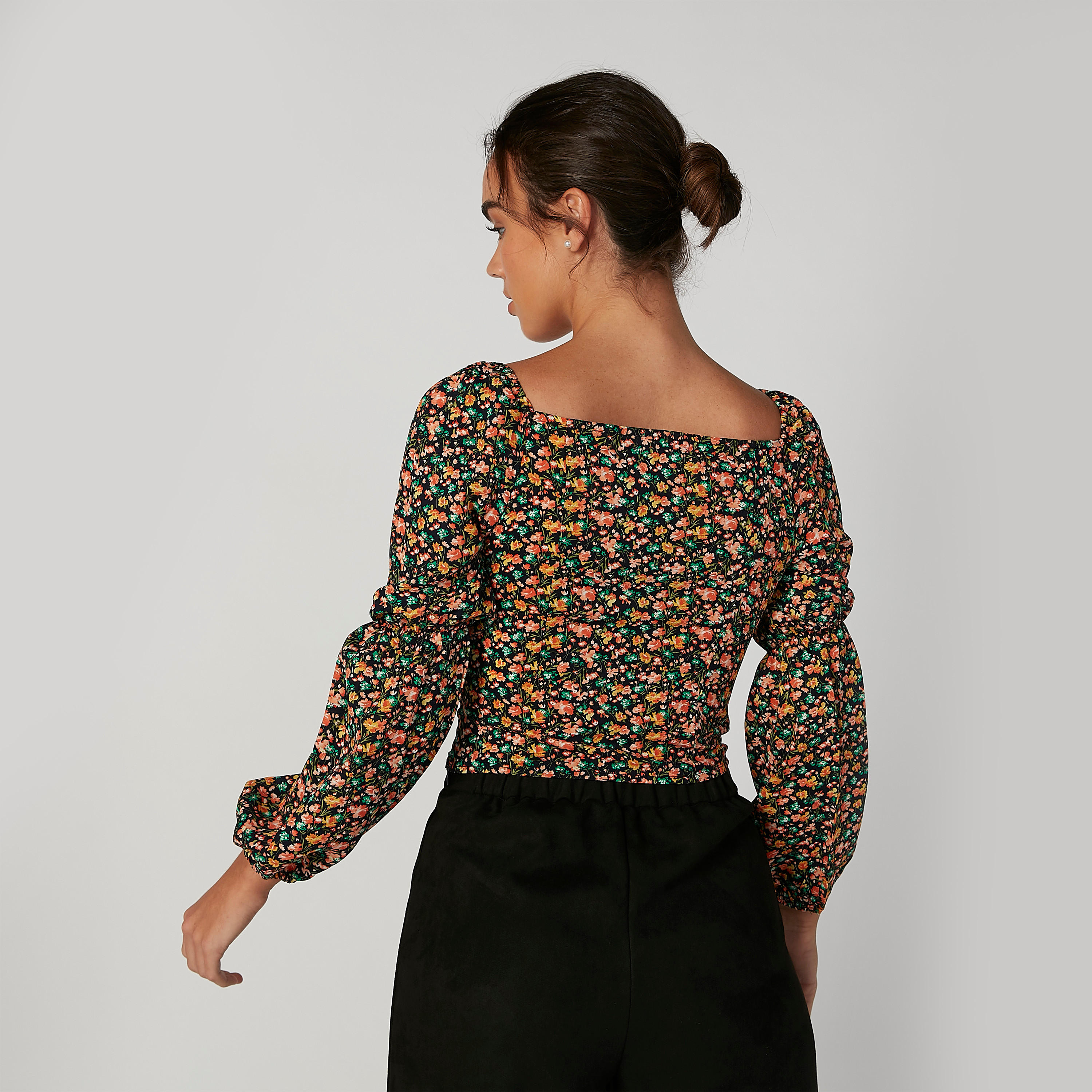 بلوزة سكيني بياقة سويت هارت وأكمام طويلة وطبعات زهرية-women-clothing-shirtsandblouses-blouses-image-3