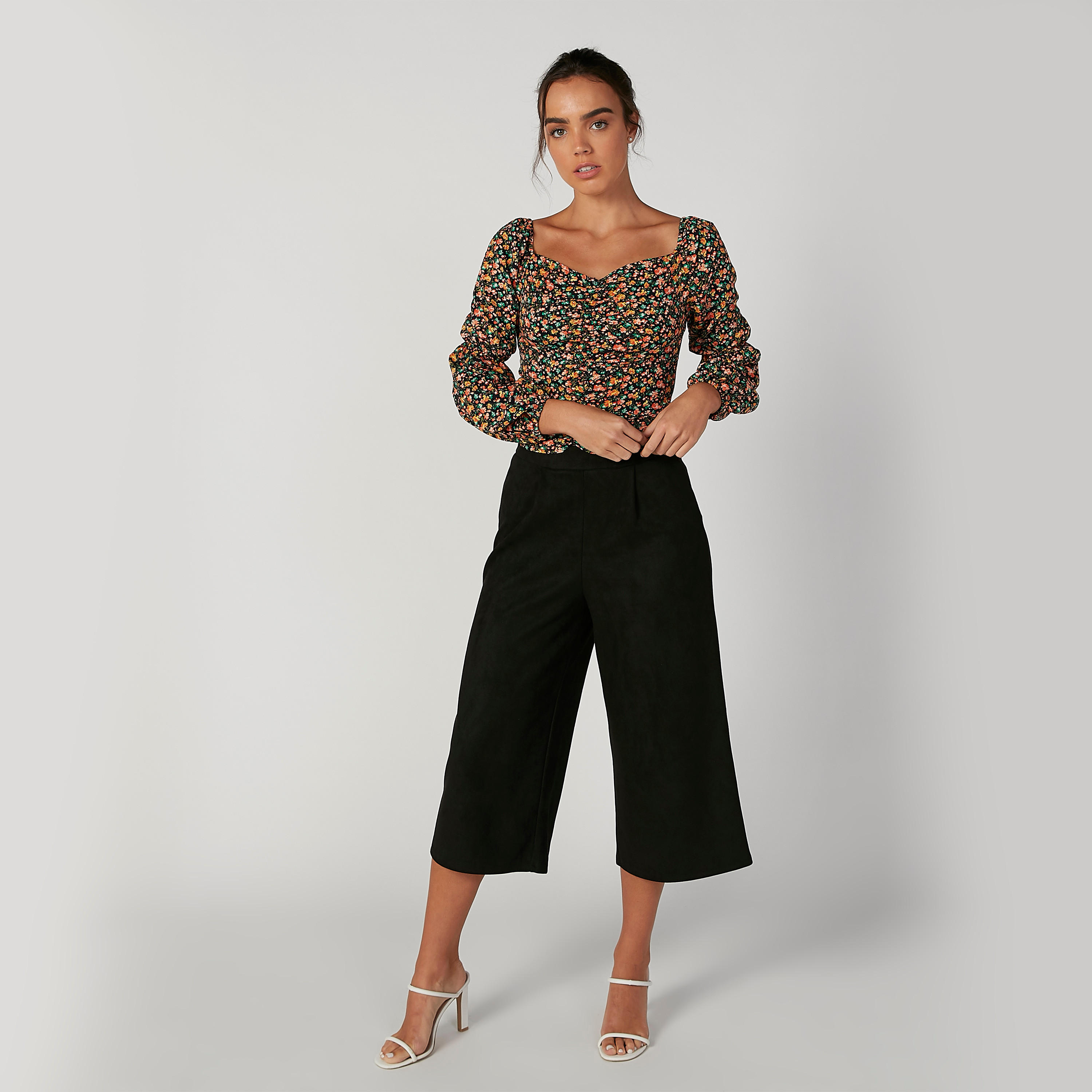 بلوزة سكيني بياقة سويت هارت وأكمام طويلة وطبعات زهرية-women-clothing-shirtsandblouses-blouses-image-4