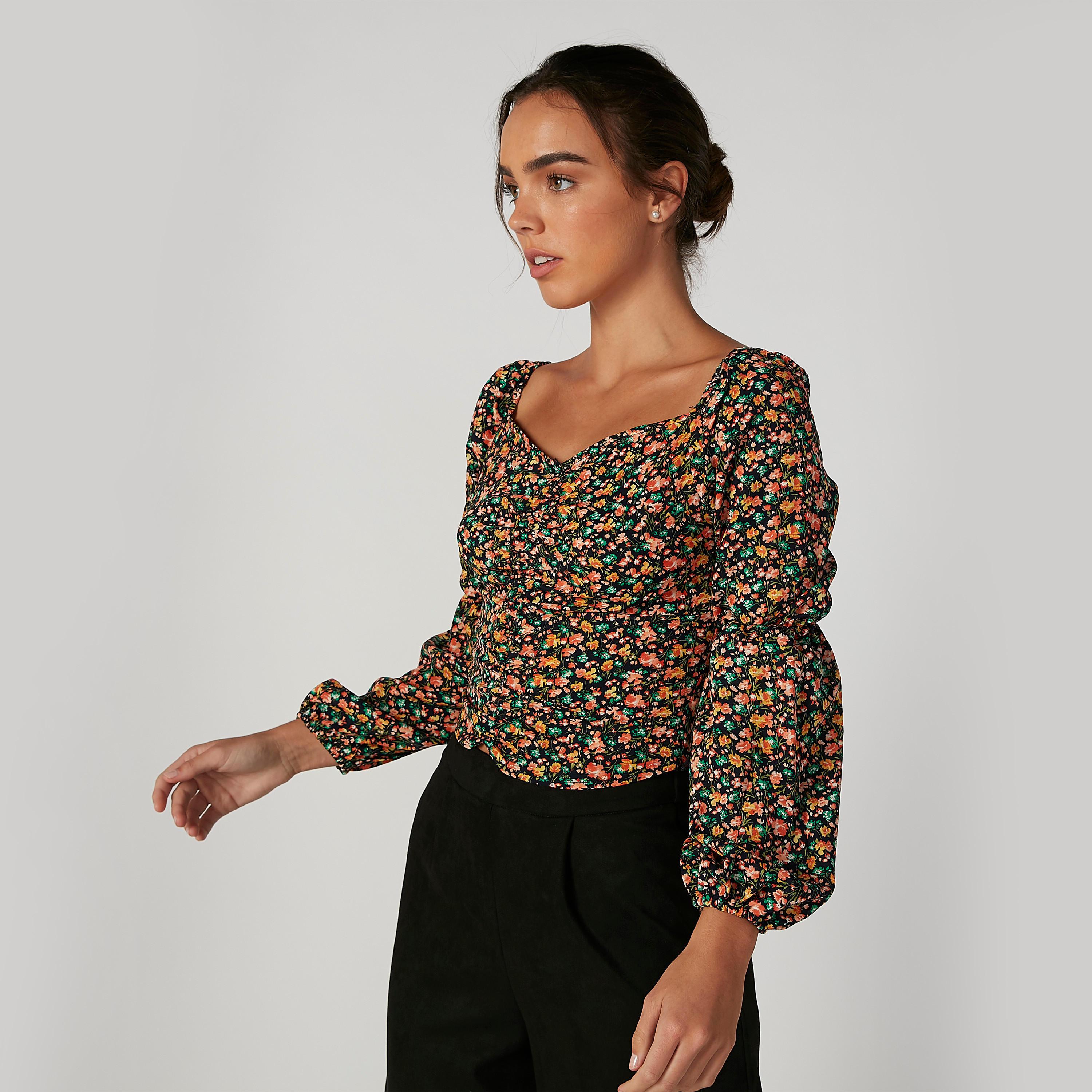 بلوزة سكيني بياقة سويت هارت وأكمام طويلة وطبعات زهرية-women-clothing-shirtsandblouses-blouses-image-5