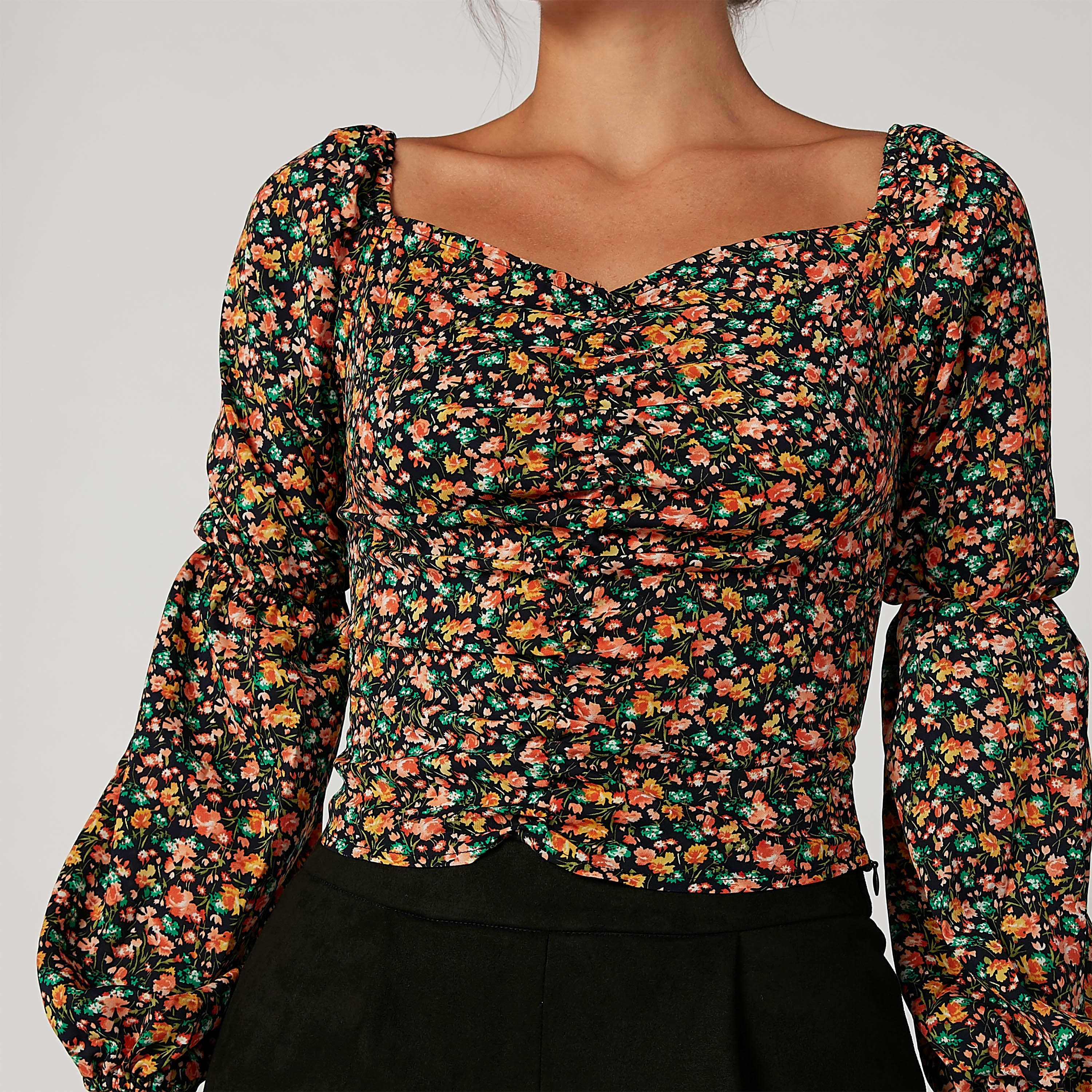 بلوزة سكيني بياقة سويت هارت وأكمام طويلة وطبعات زهرية-women-clothing-shirtsandblouses-blouses-image-6