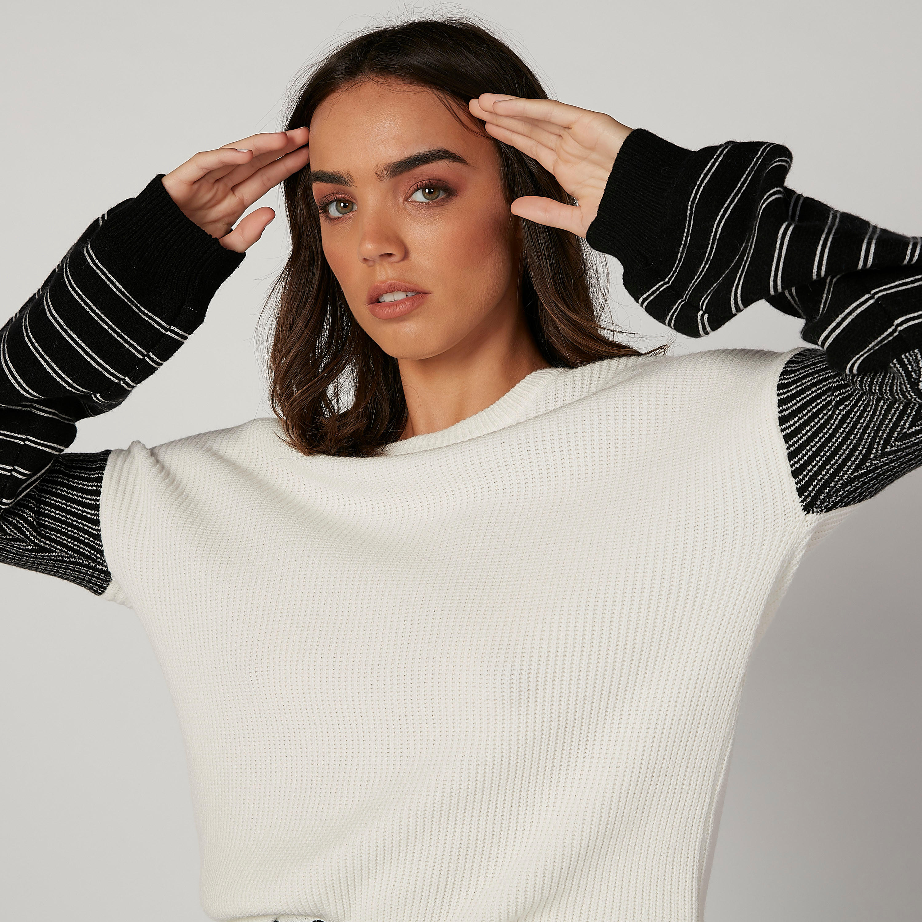 كنزة بارزة الملمس بياقة مستديرة وأكمام طويلة-women-clothing-cardigansandjumpers-jumpers-image-1