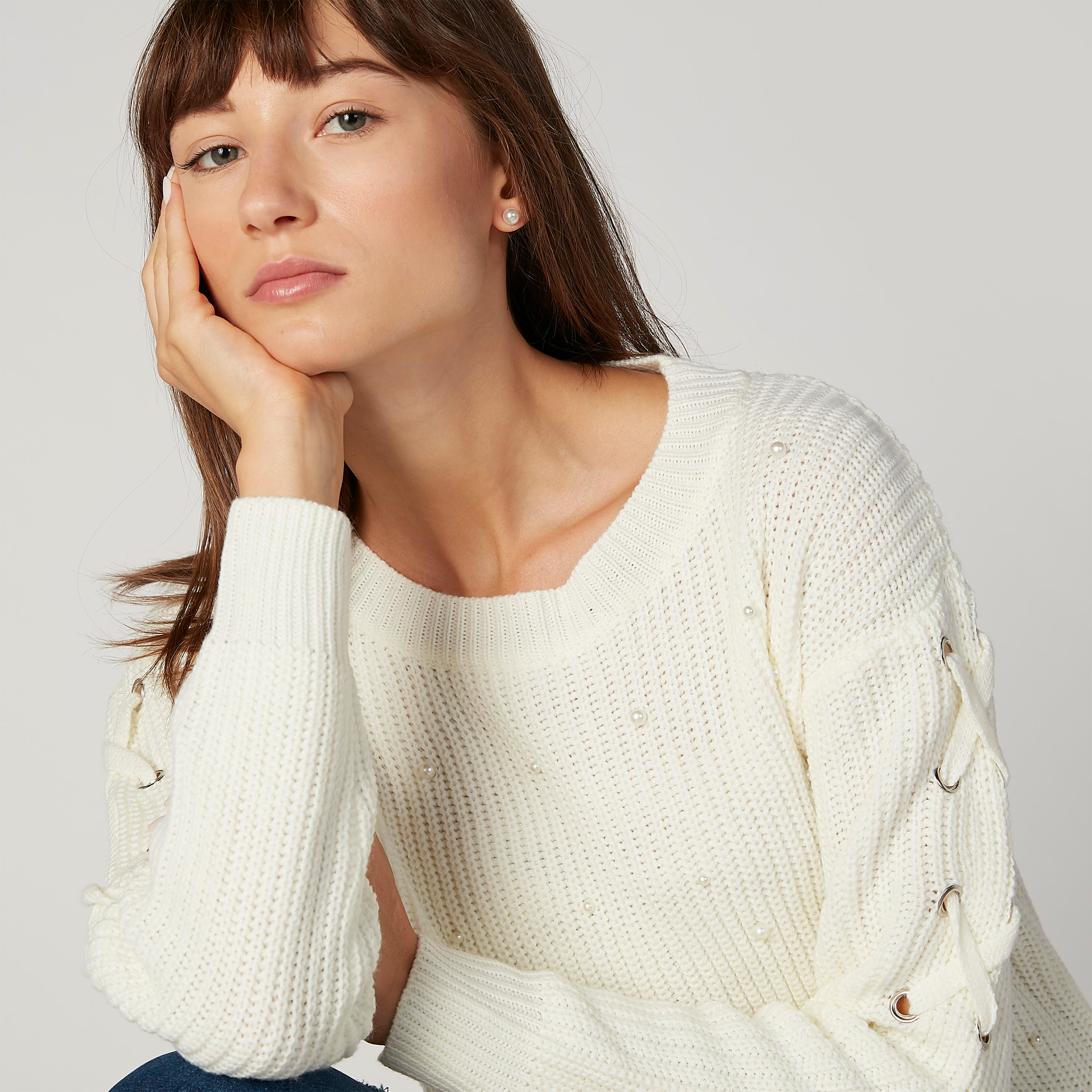 كنزة بأكمام طويلة وياقة مستديرة وتفاصيل لؤلؤ-women-clothing-cardigansandjumpers-jumpers-image-1
