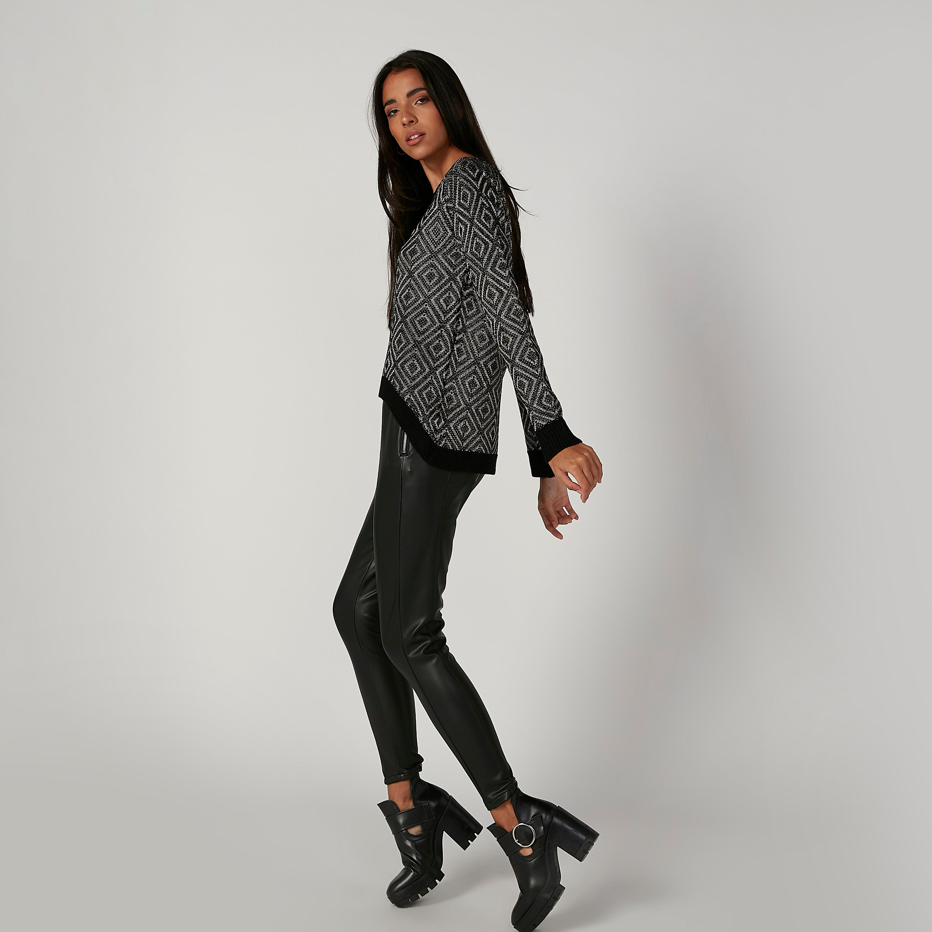 كنزة بارزة الملمس بأكمام مغايرة وياقة مستديرة-women-clothing-cardigansandjumpers-jumpers-image-5