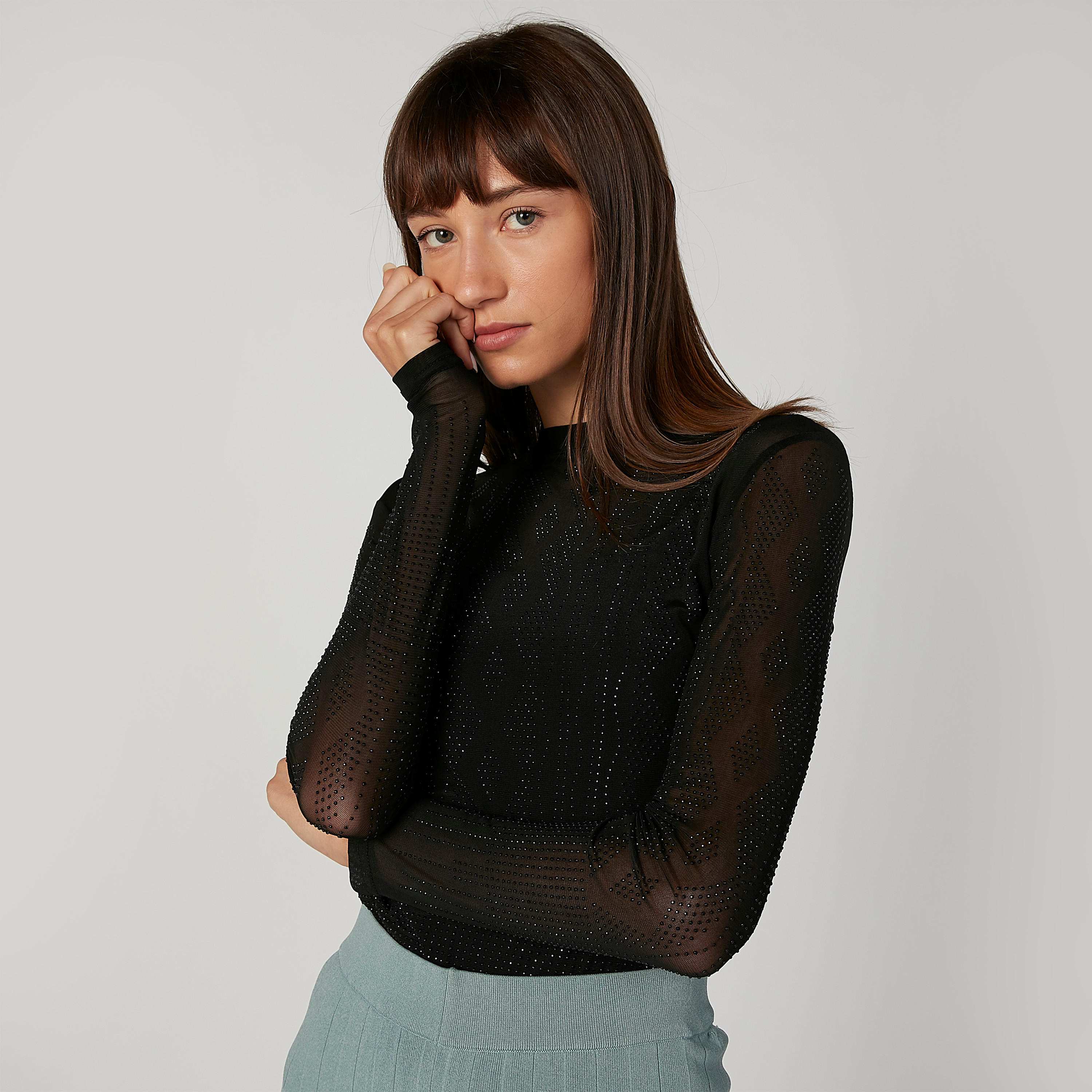 بلوزة مزيّنة بياقة عالية وأكمام طويلة-women-clothing-shirtsandblouses-blouses-image-1
