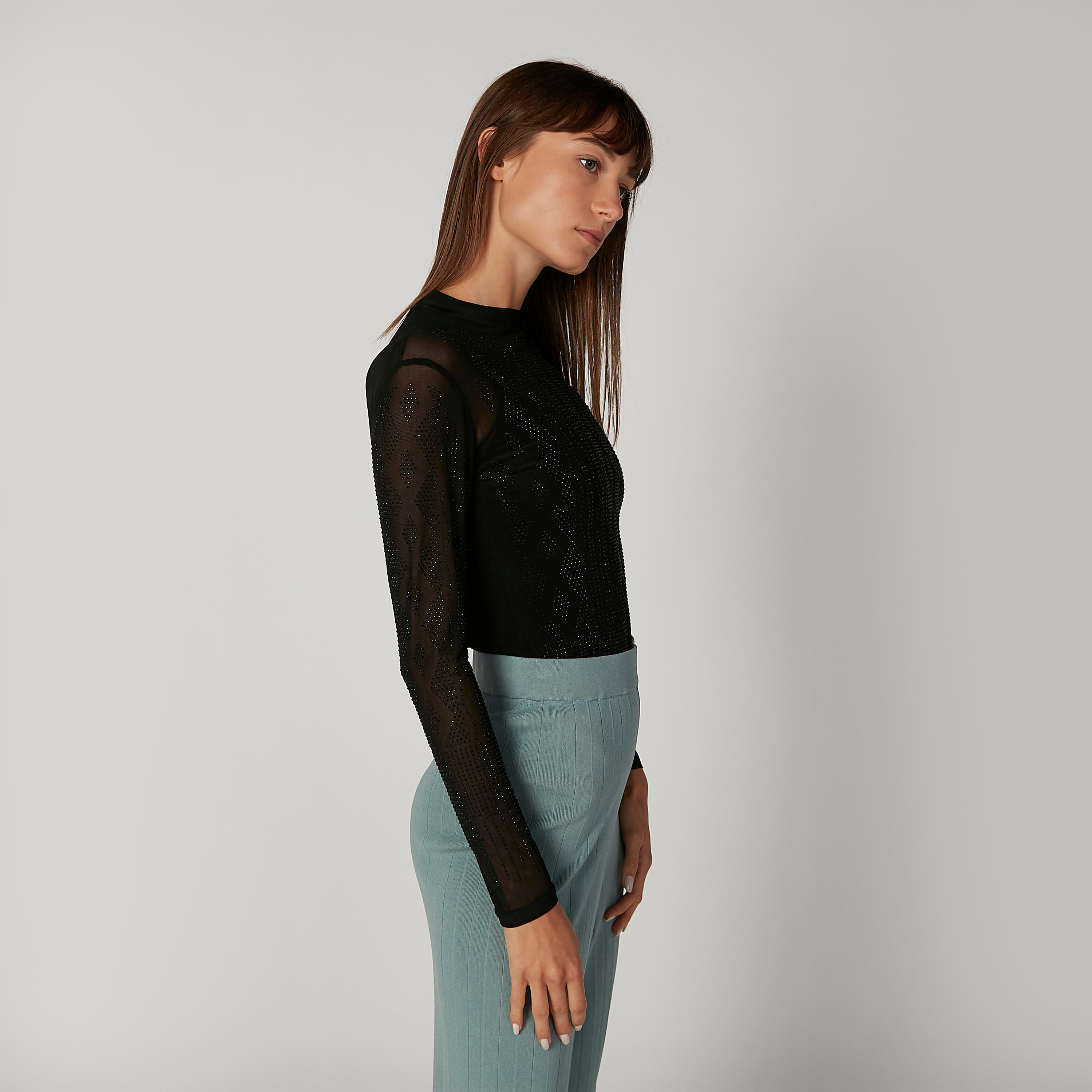 بلوزة مزيّنة بياقة عالية وأكمام طويلة-women-clothing-shirtsandblouses-blouses-image-3