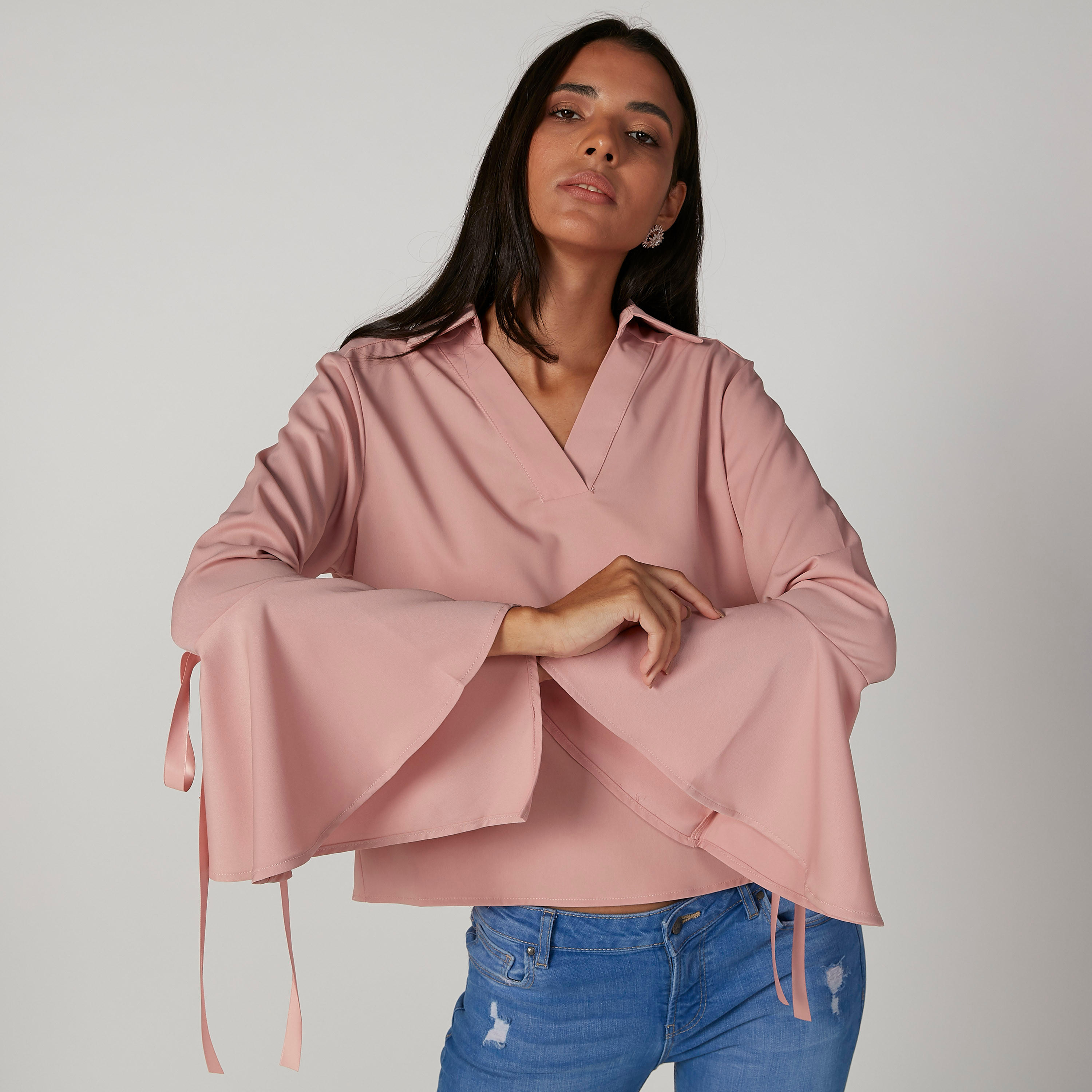 بلوزة سادة بياقة V وأكمام جرس-women-clothing-shirtsandblouses-blouses-image-3