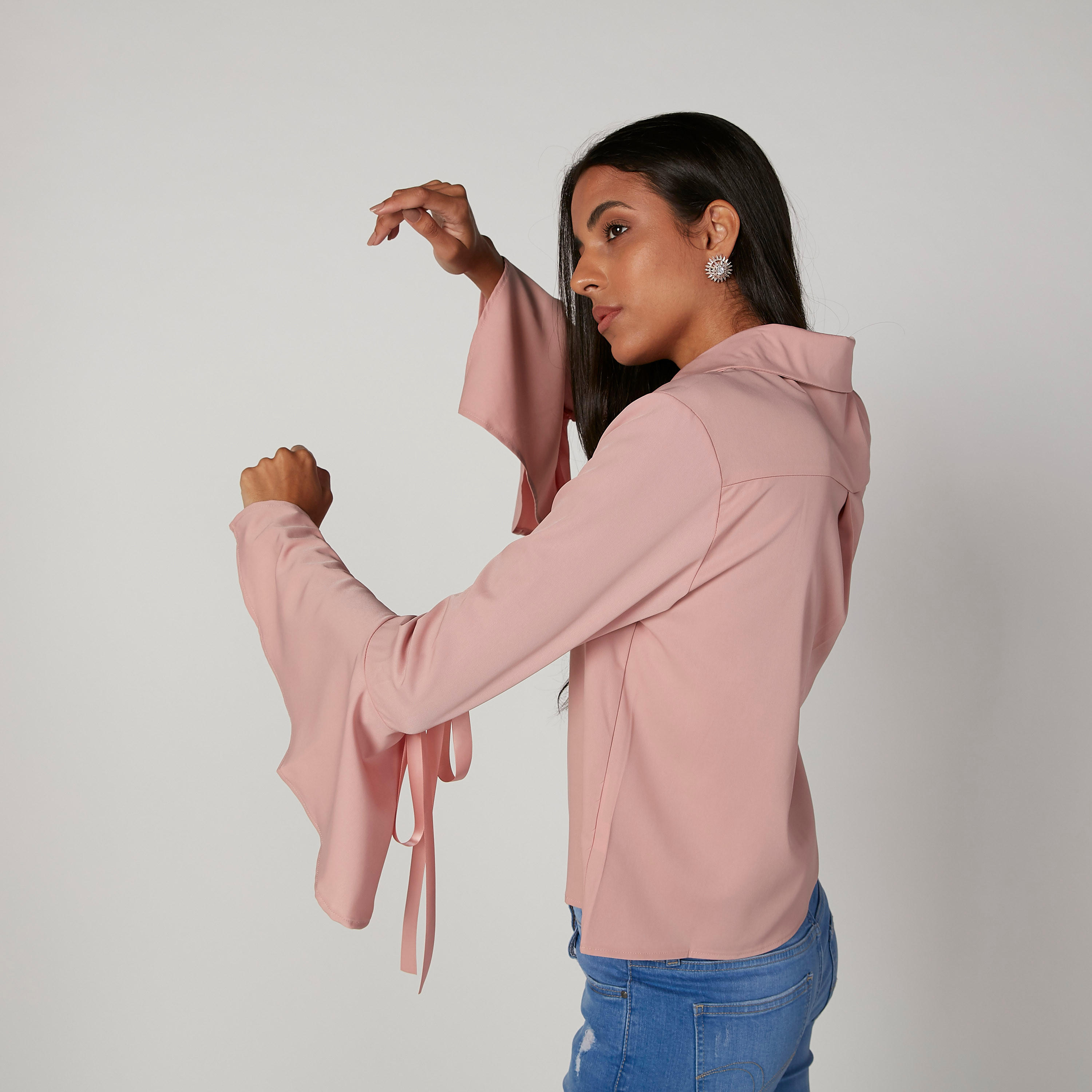 بلوزة سادة بياقة V وأكمام جرس-women-clothing-shirtsandblouses-blouses-image-4