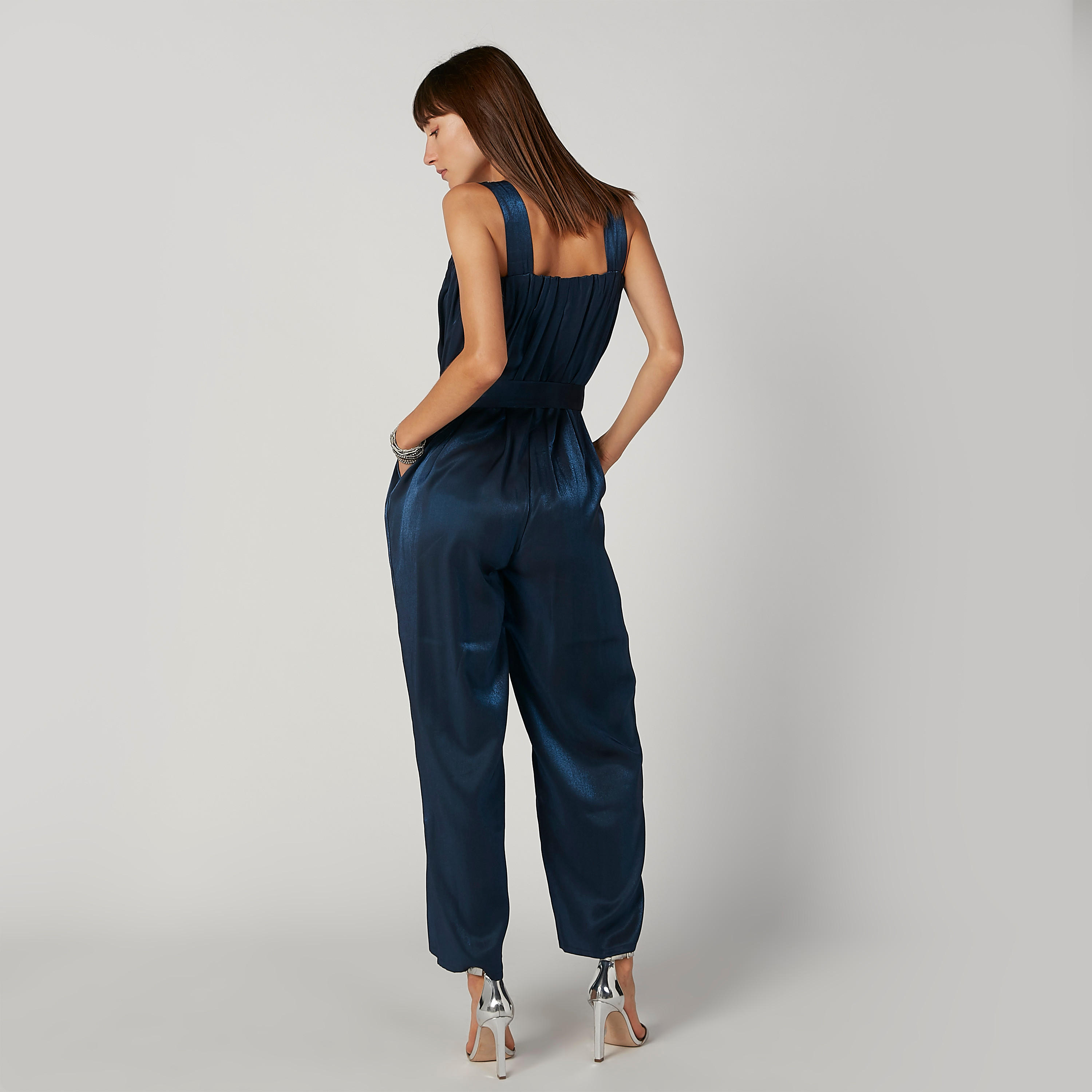 أفرول بارز الملمس دون أكمام بجيوب وأربطة-women-clothing-jumpsuits-image-2