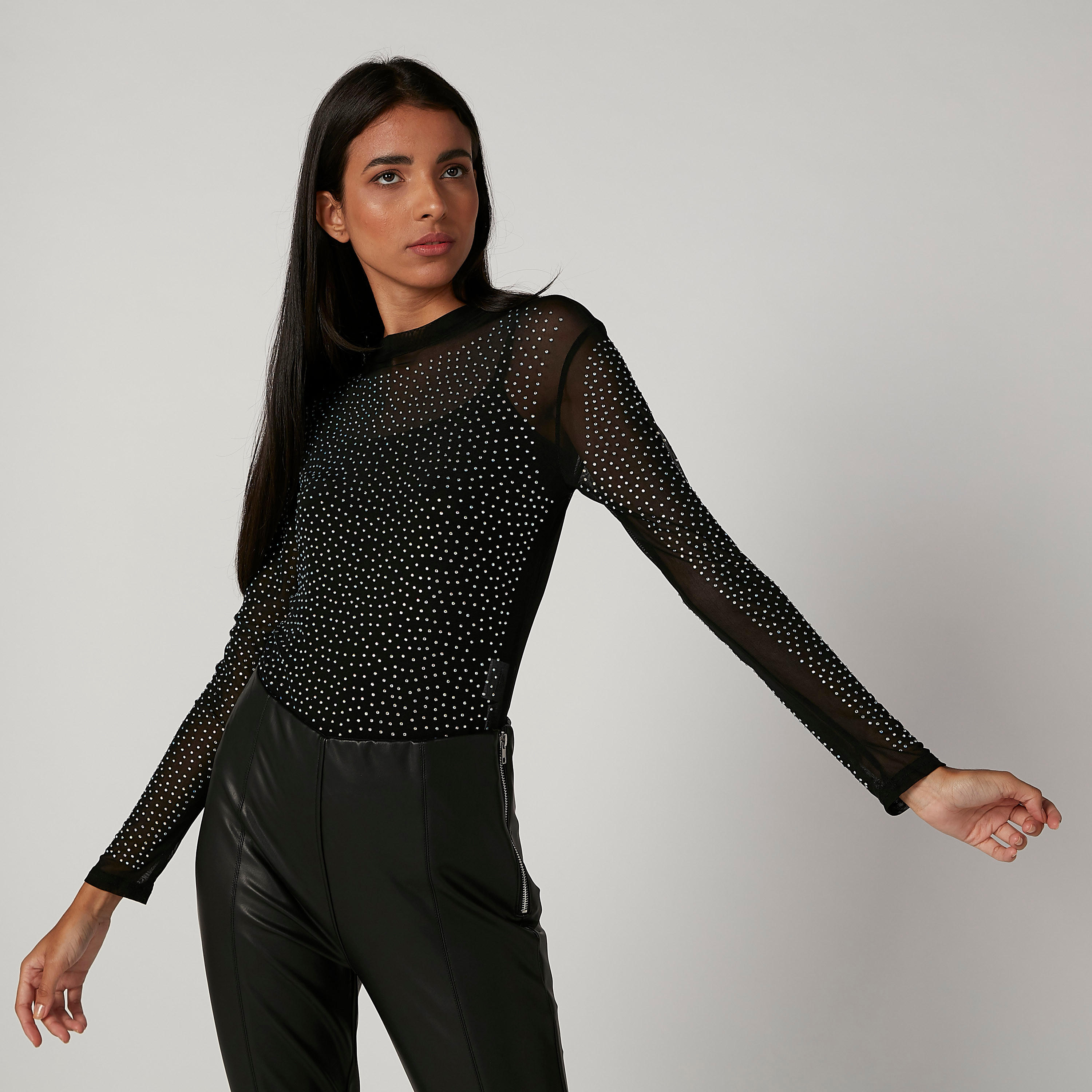 بلوزة سليم مزيّنة بياقة مستديرة وأكمام طويلة-women-clothing-shirtsandblouses-blouses-image-1