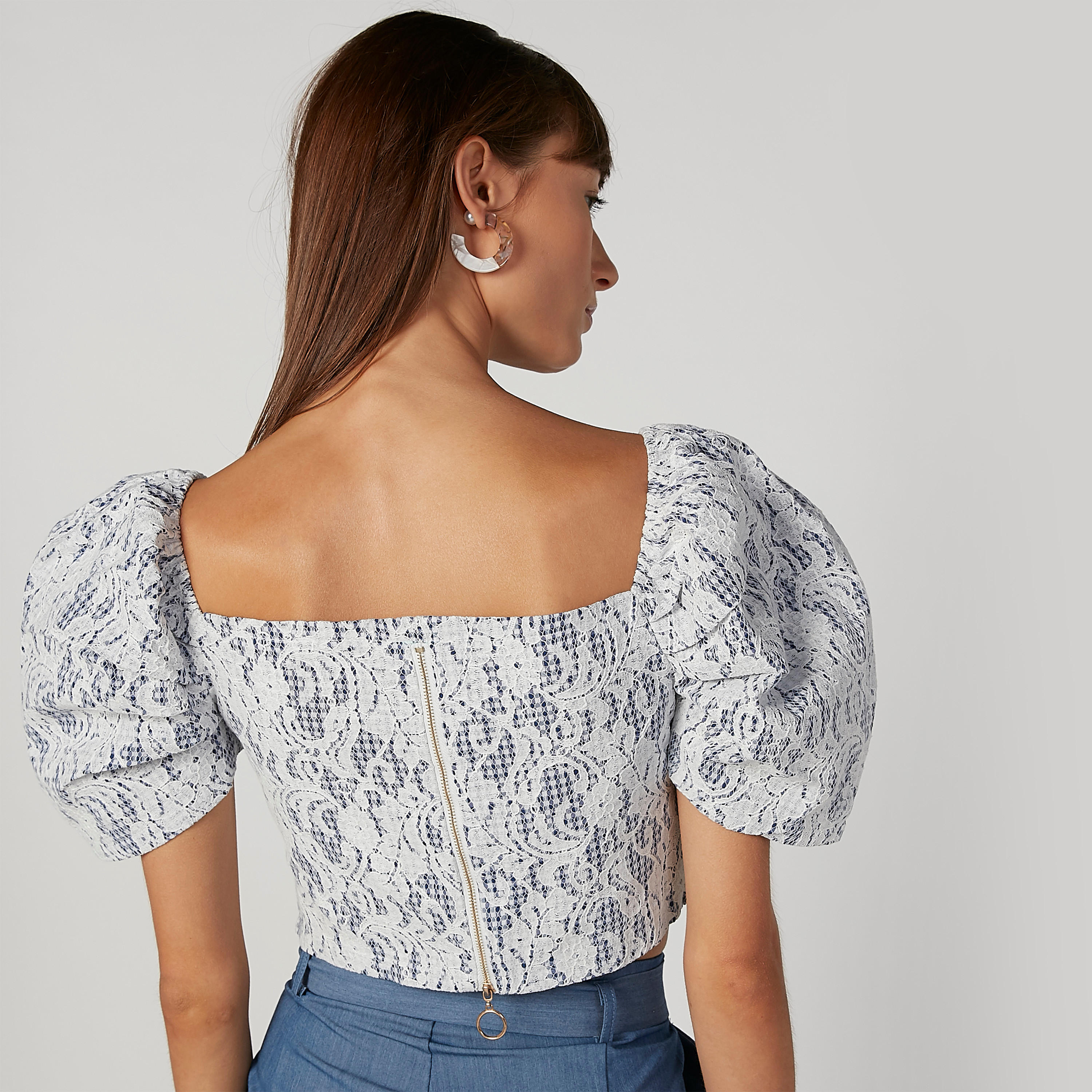 بلوزة قصيرة بارزة الملمس بياقة V وأكمام قصيرة-women-clothing-shirtsandblouses-blouses-image-2
