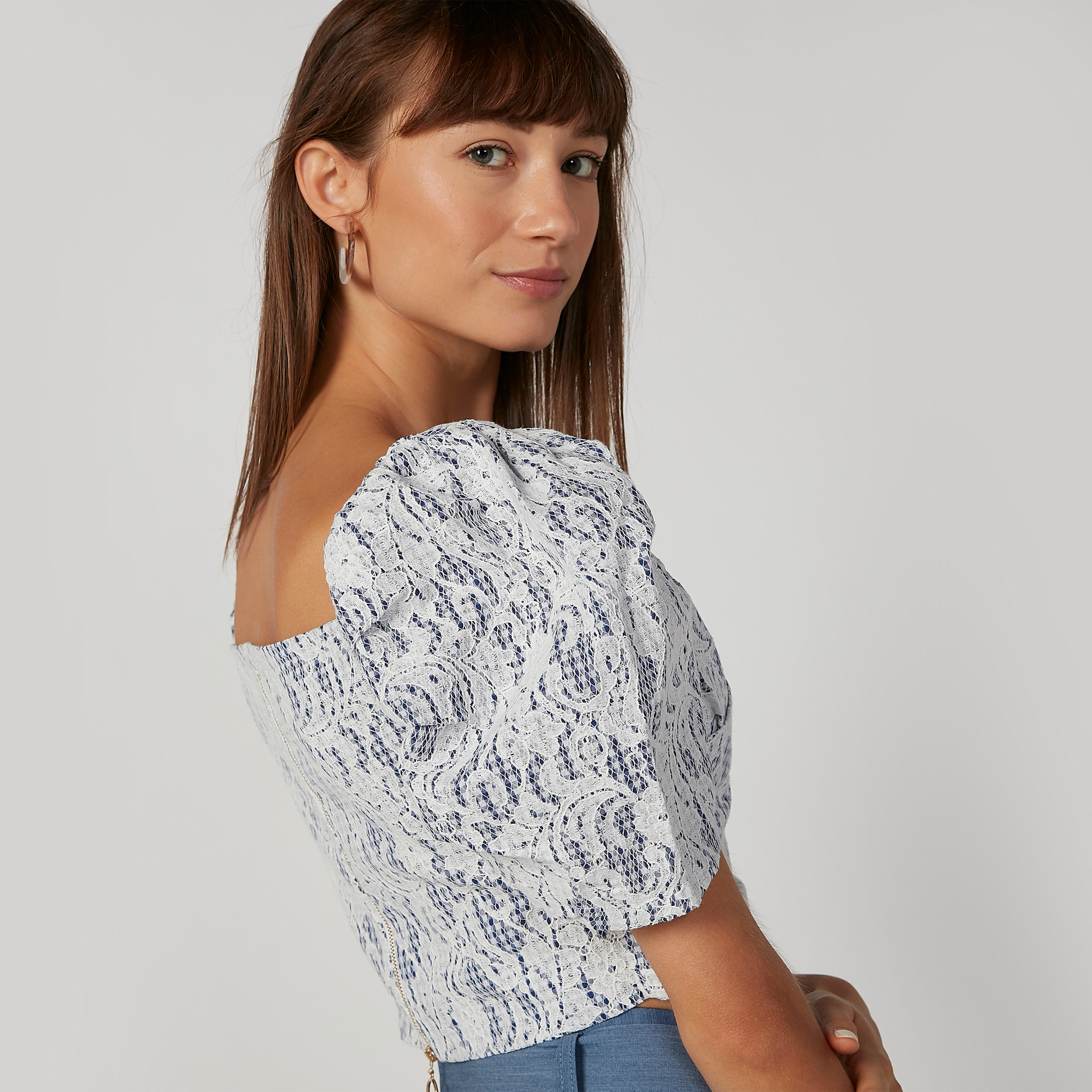 بلوزة قصيرة بارزة الملمس بياقة V وأكمام قصيرة-women-clothing-shirtsandblouses-blouses-image-4
