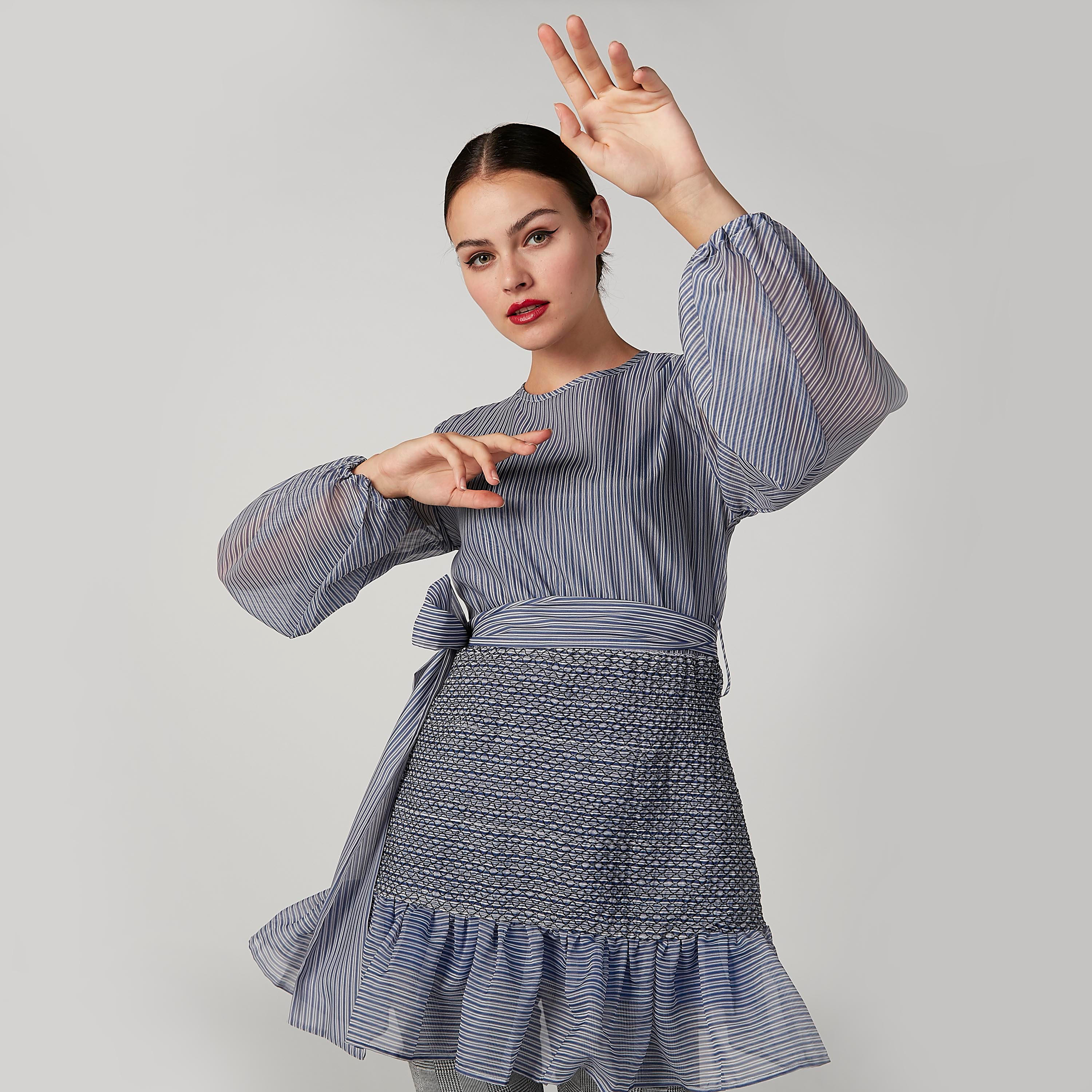 بلوزة مقلّمة بأكمام بيشوب وأربطة-women-clothing-shirtsandblouses-blouses-image-5