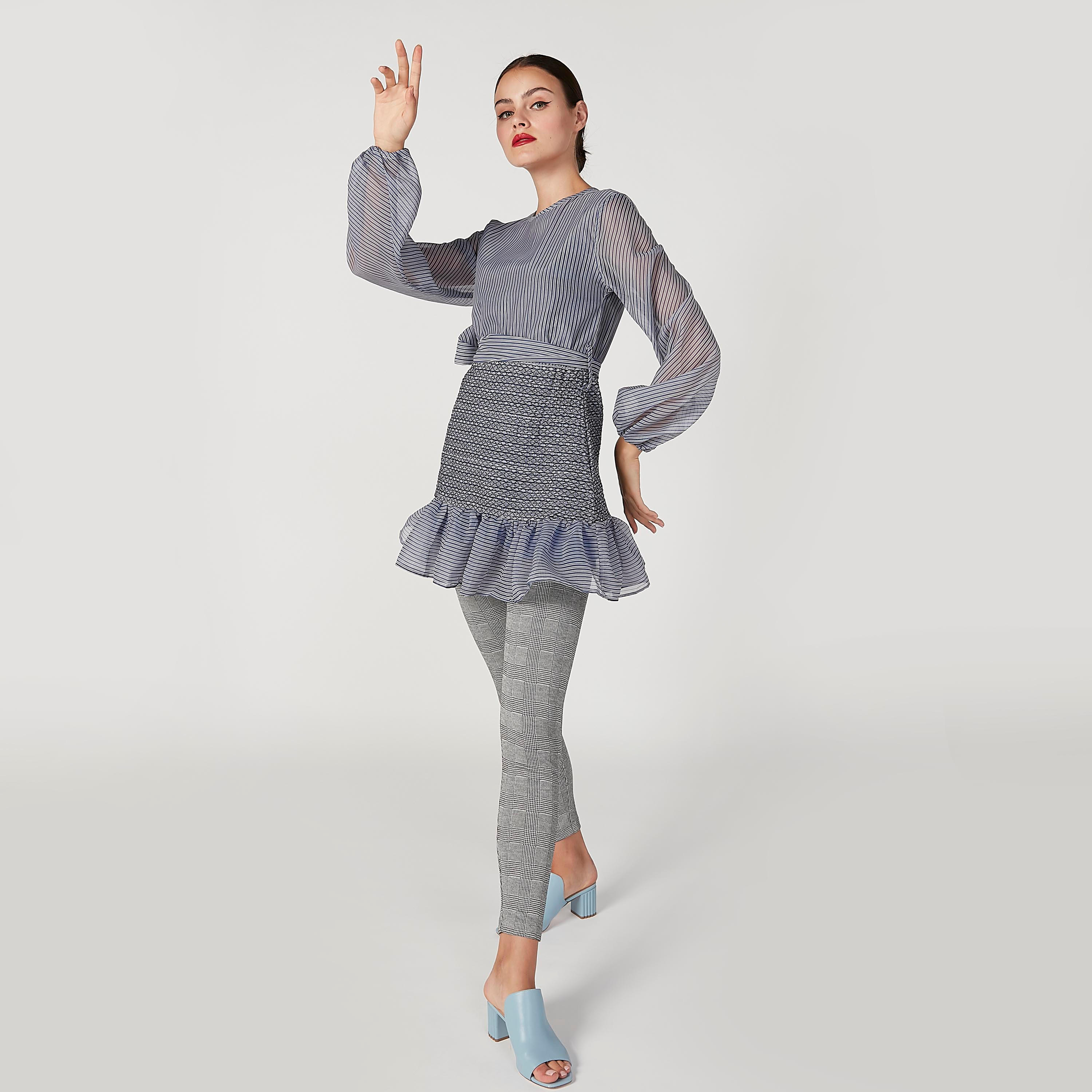 بلوزة مقلّمة بأكمام بيشوب وأربطة-women-clothing-shirtsandblouses-blouses-image-4