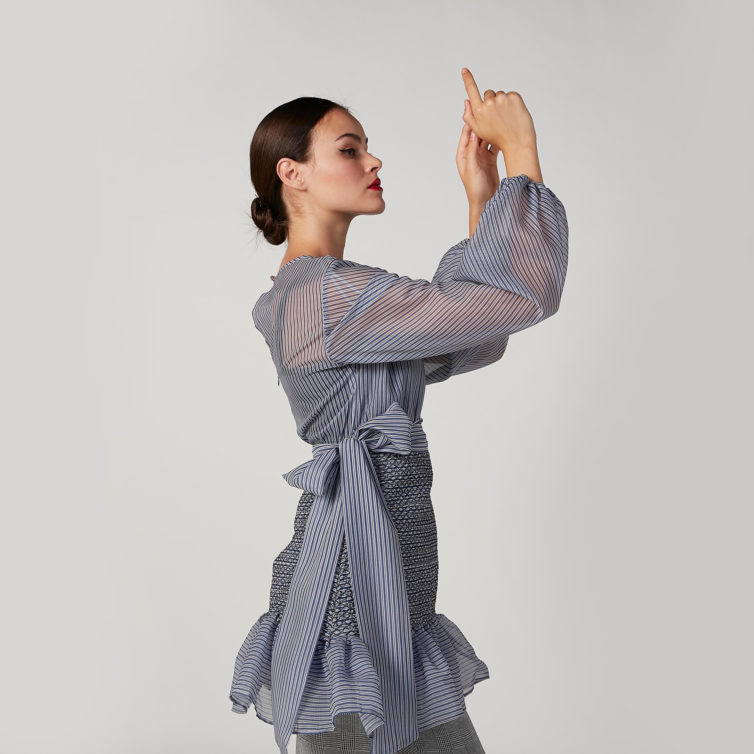 بلوزة مقلّمة بأكمام بيشوب وأربطة-women-clothing-shirtsandblouses-blouses-image-1