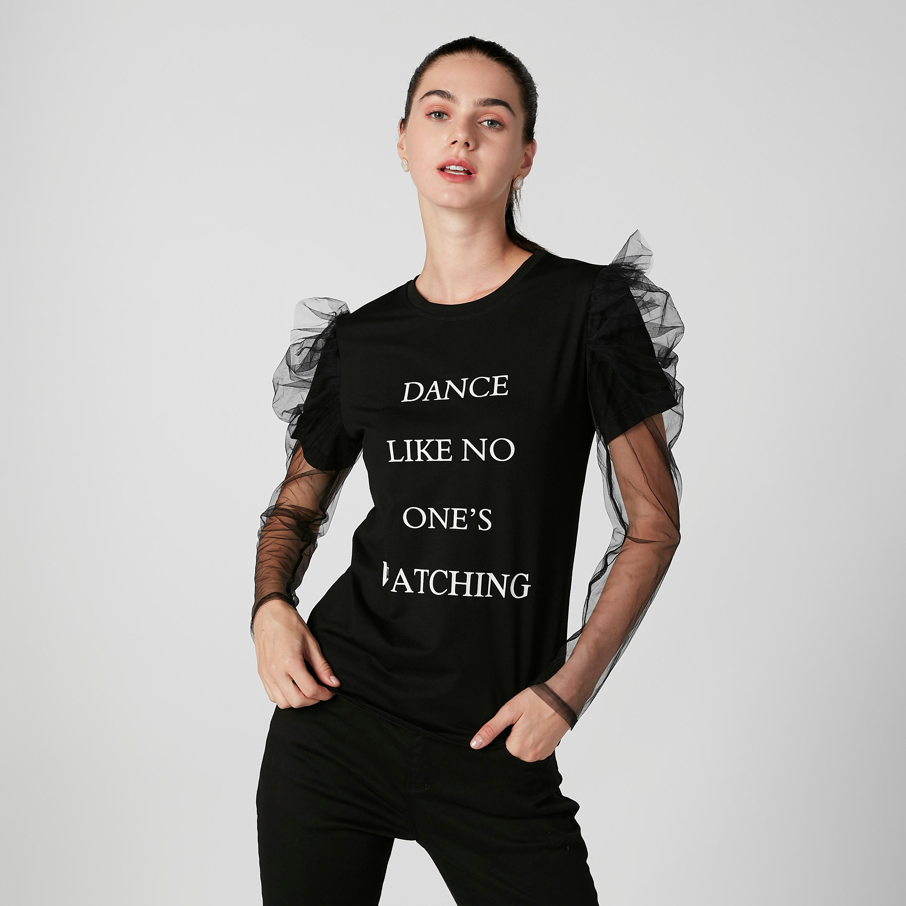 تيشيرت بياقة مستديرة وأكمام طويلة وطبعات-women-clothing-tshirts-image-1