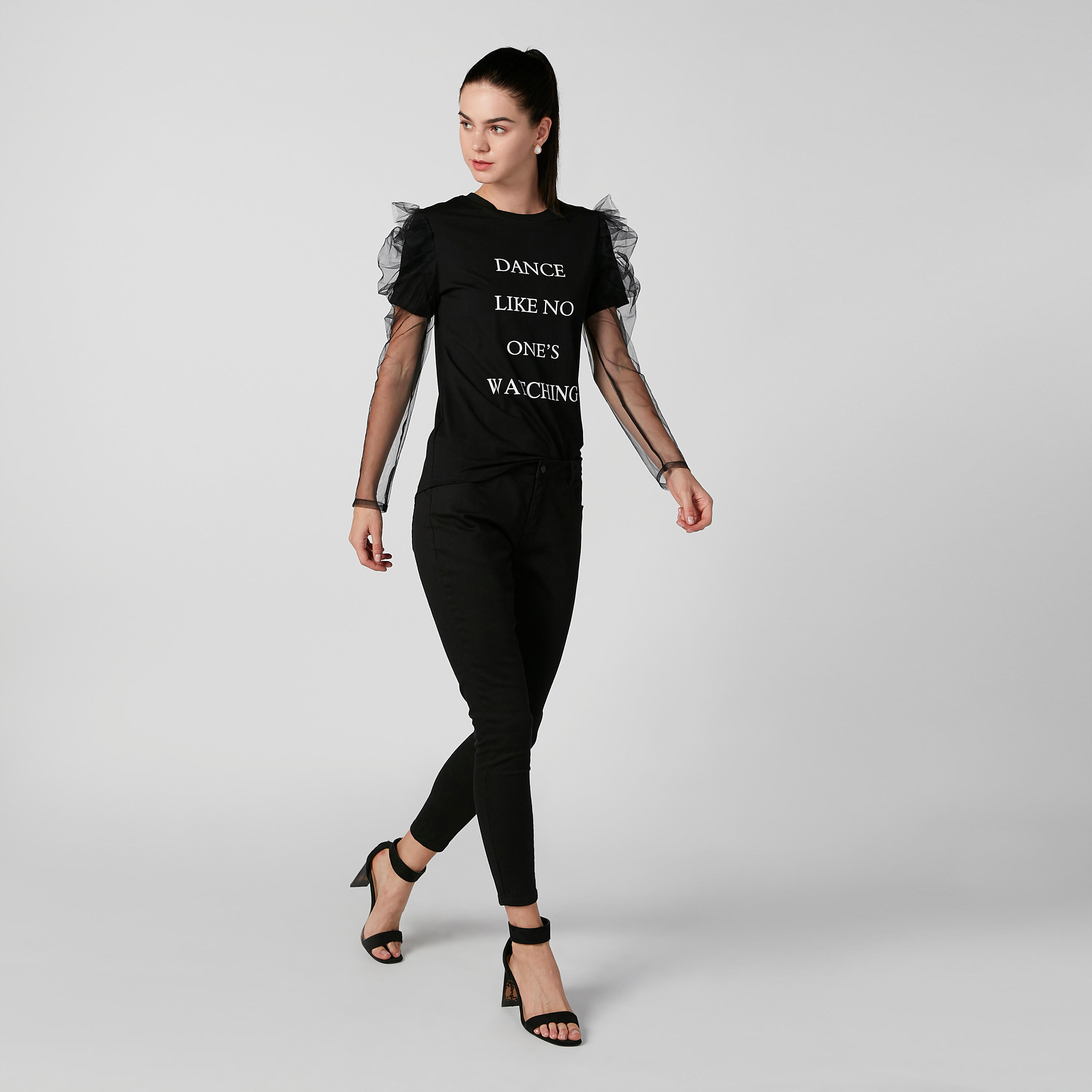 تيشيرت بياقة مستديرة وأكمام طويلة وطبعات-women-clothing-tshirts-image-2