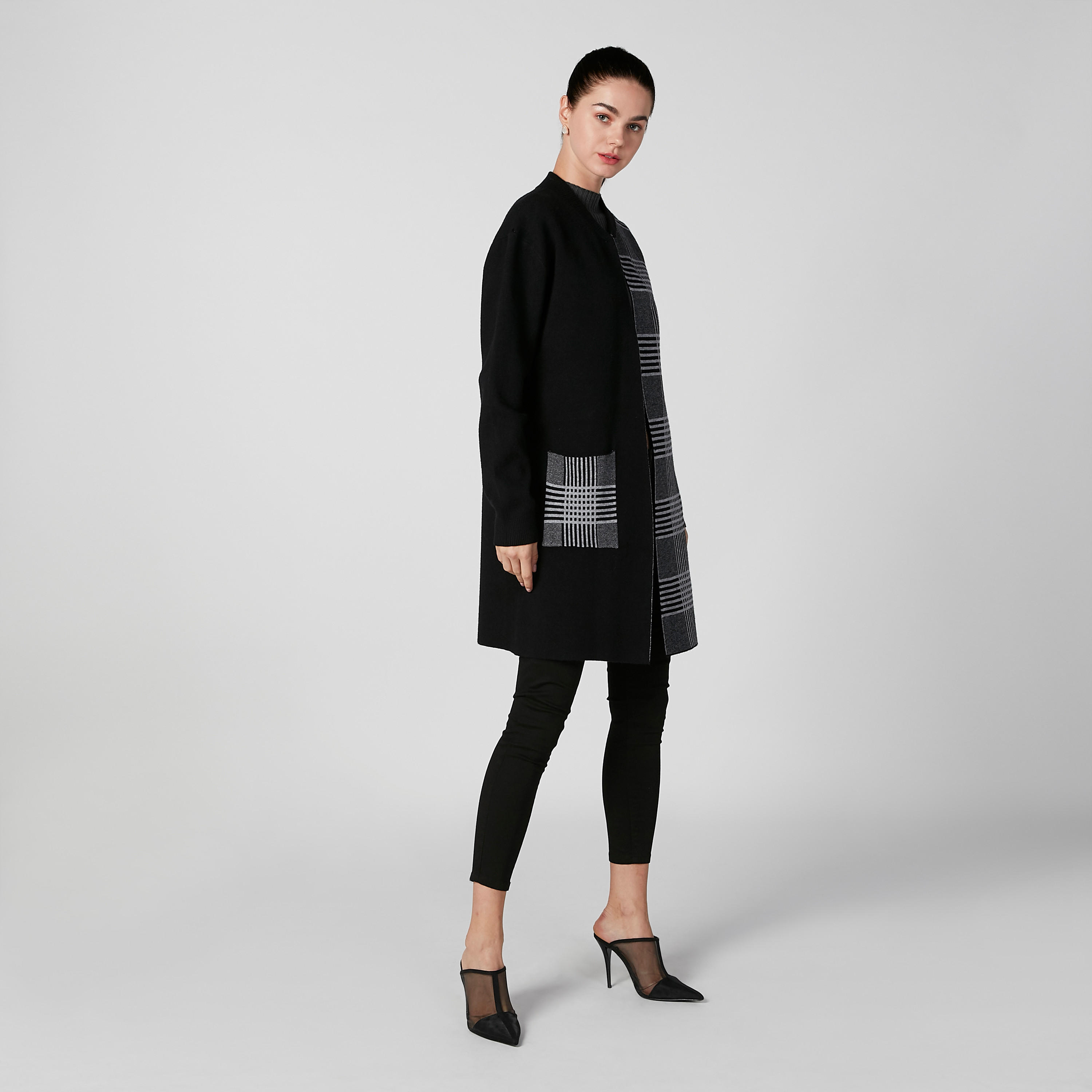 معطف طويل كاروهات بأكمام طويلة وجيوب-women-clothing-coatsandjackets-coats-image-2