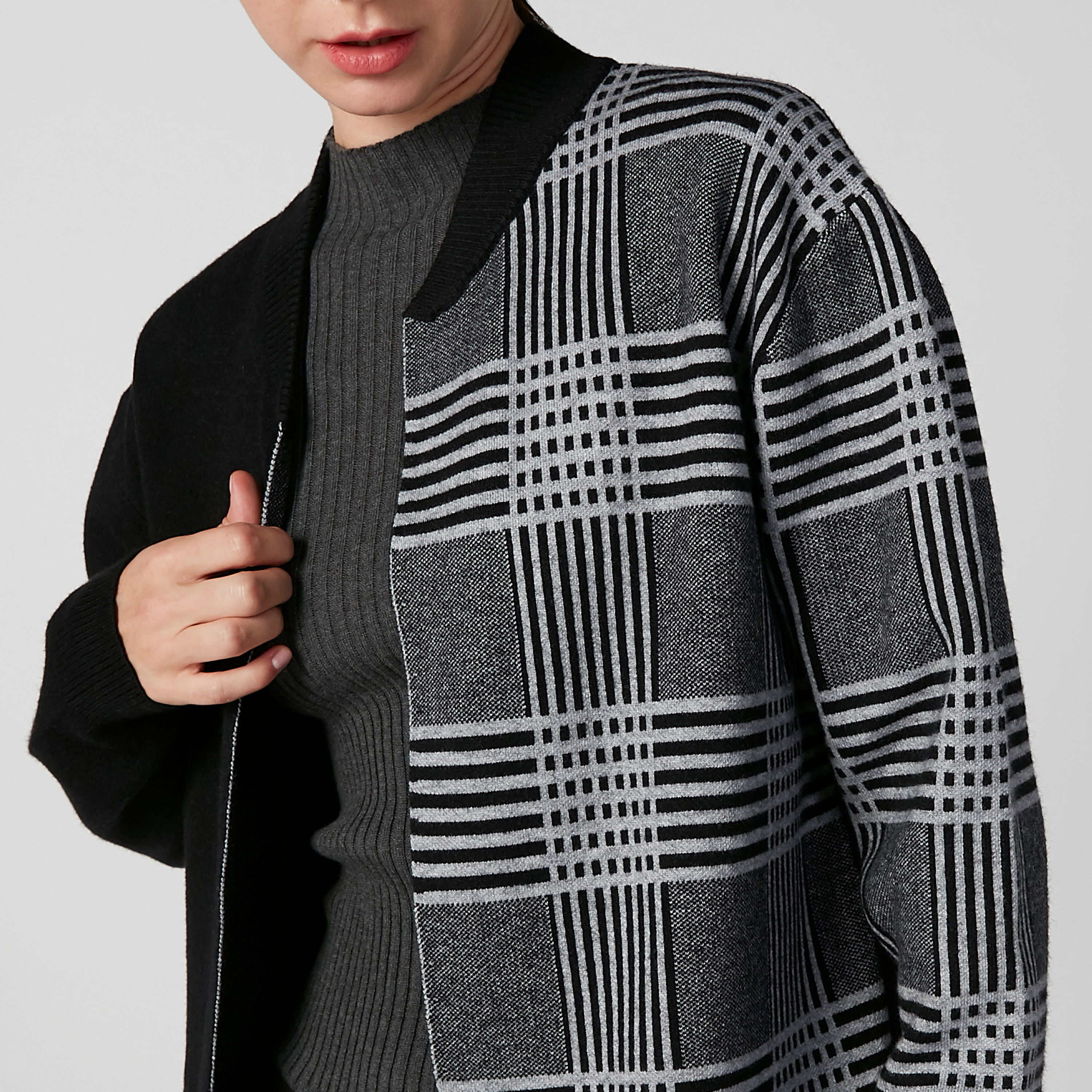 معطف طويل كاروهات بأكمام طويلة وجيوب-women-clothing-coatsandjackets-coats-image-3