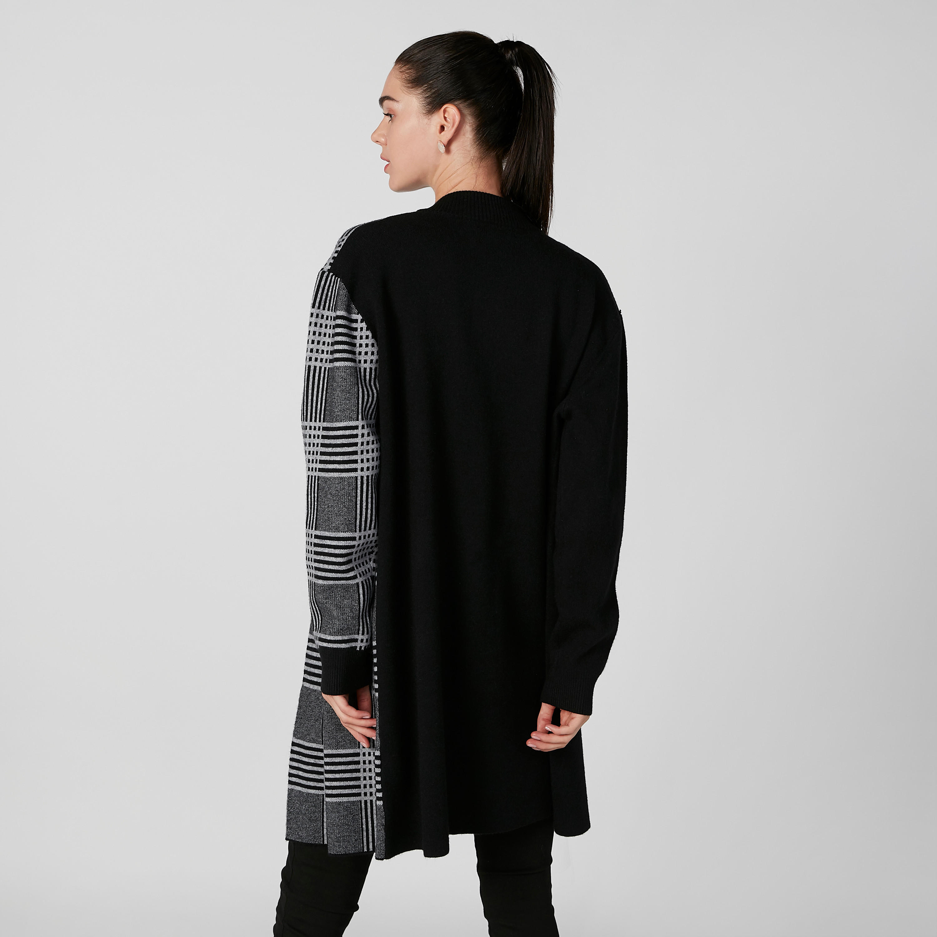 معطف طويل كاروهات بأكمام طويلة وجيوب-women-clothing-coatsandjackets-coats-image-4