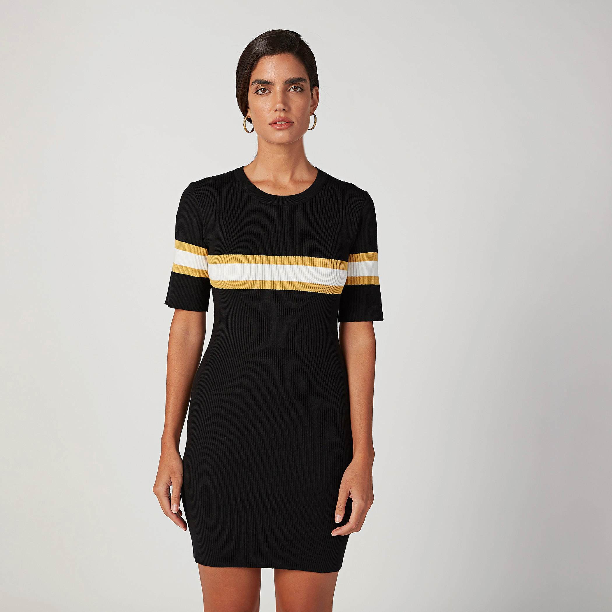 فستان ميدي مقلّم بقصّة ضيّقة وياقة مستديرة وأكمام قصيرة-women-clothing-dresses-image-1
