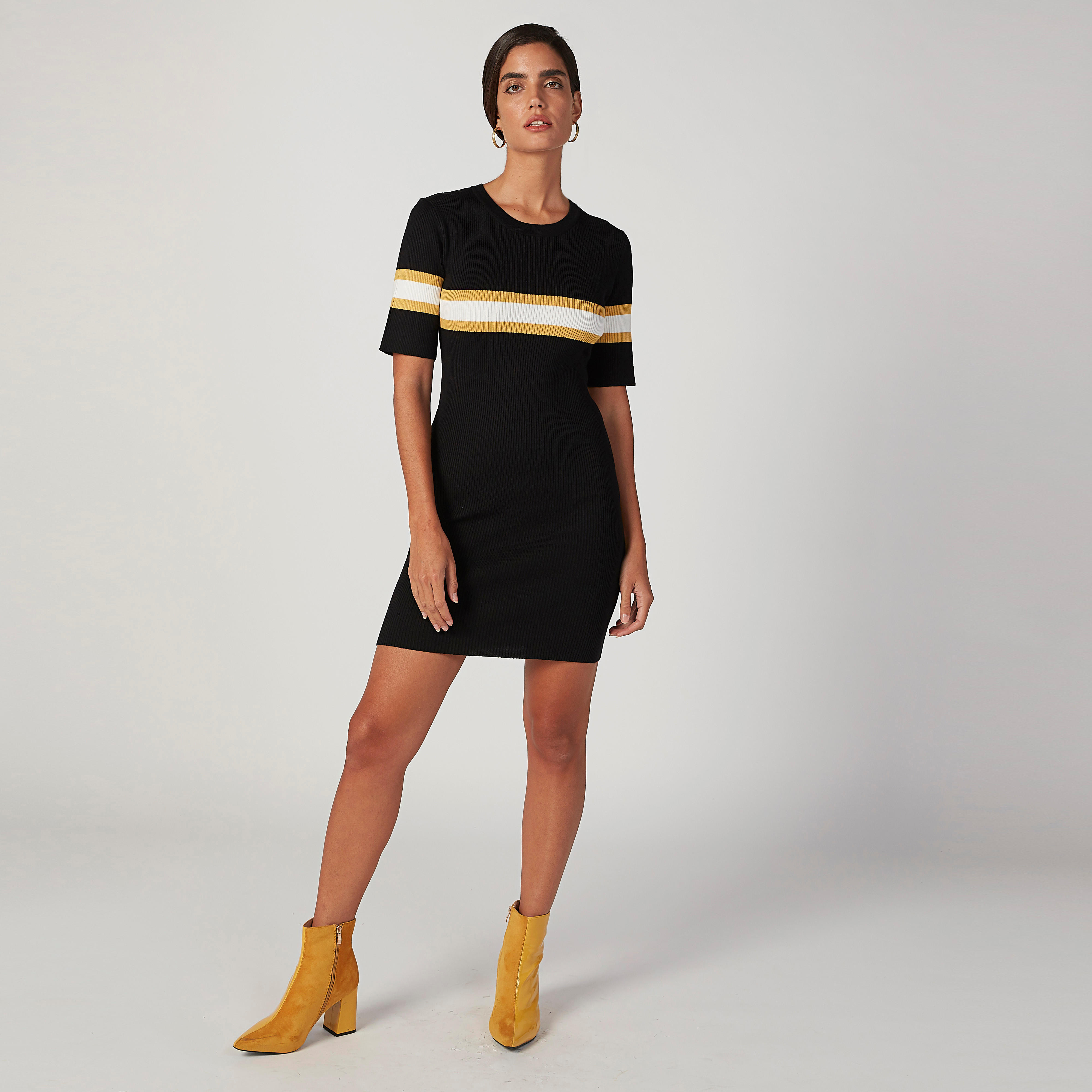 فستان ميدي مقلّم بقصّة ضيّقة وياقة مستديرة وأكمام قصيرة-women-clothing-dresses-image-2