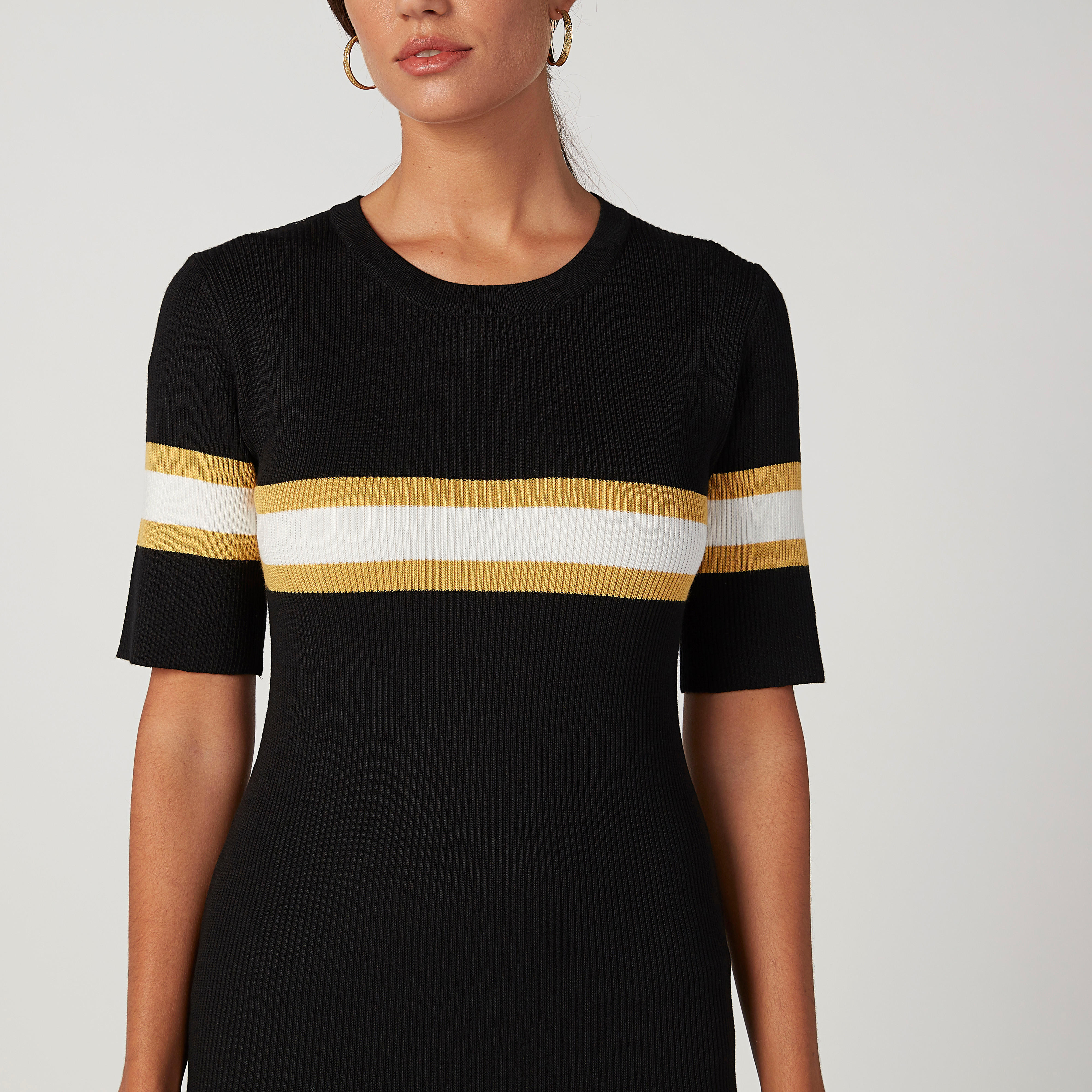 فستان ميدي مقلّم بقصّة ضيّقة وياقة مستديرة وأكمام قصيرة-women-clothing-dresses-image-3