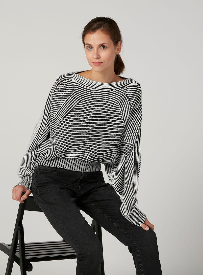 كنزة مقلّمة بقصّة واسعة وياقة مستديرة وأكمام طويلة-women-clothing-cardigansandjumpers-jumpers-image-5