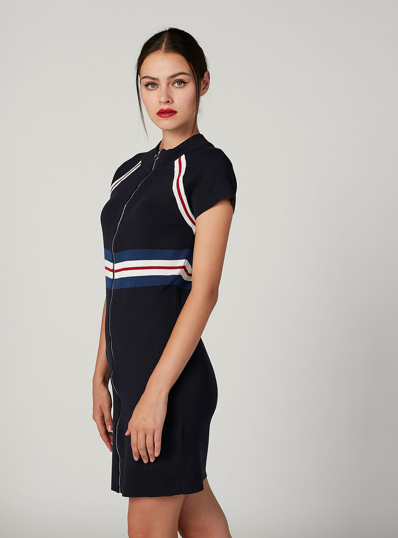 فستان ميدي مقلّم بقصّة ضيّقة وأكمام كاب وسحّاب-women-clothing-dresses-image-4