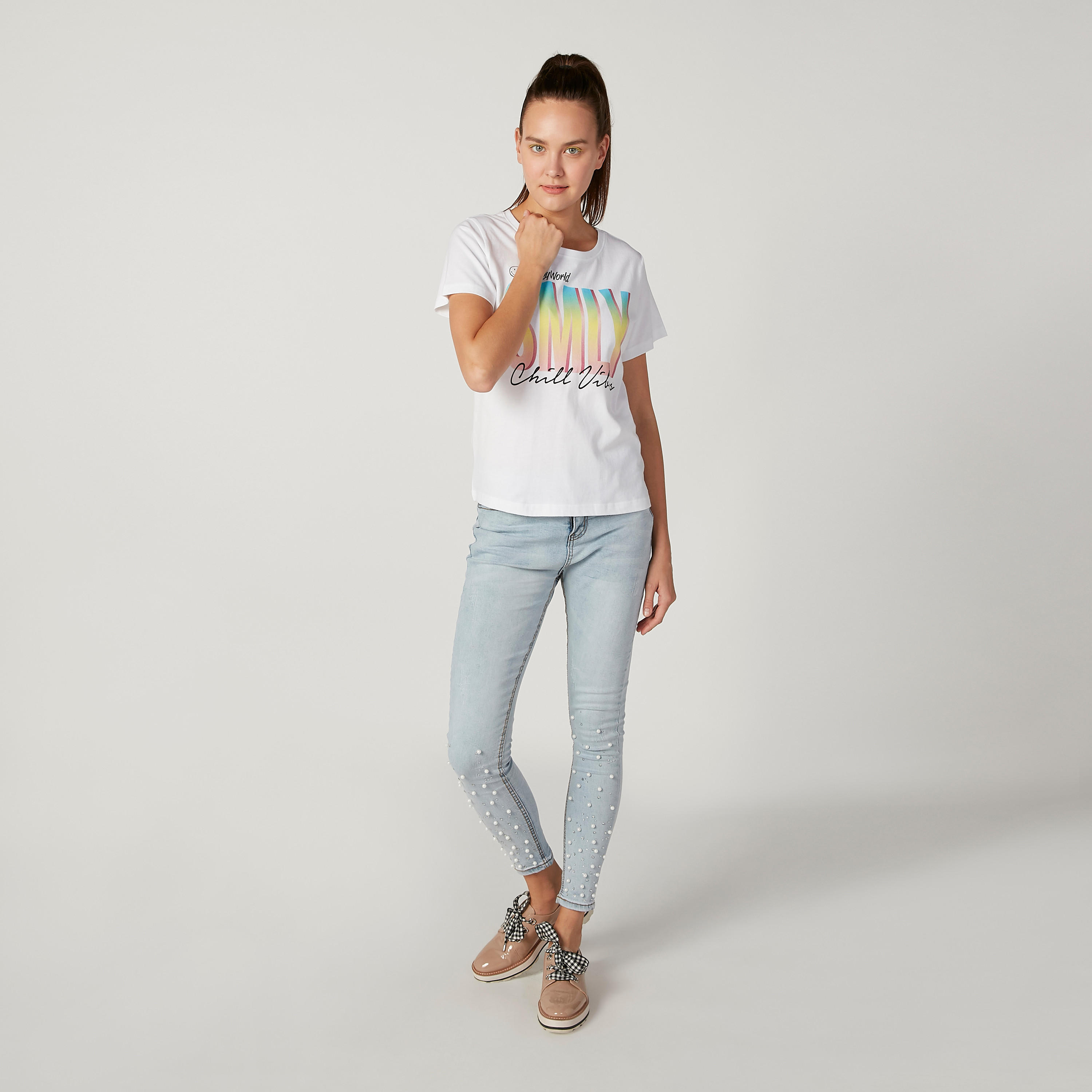 بنطلون جينز مطرّز بتفاصيل لؤلؤ وجيوب من تو إكستريمز-women-clothing-bottoms-jeans-image-2