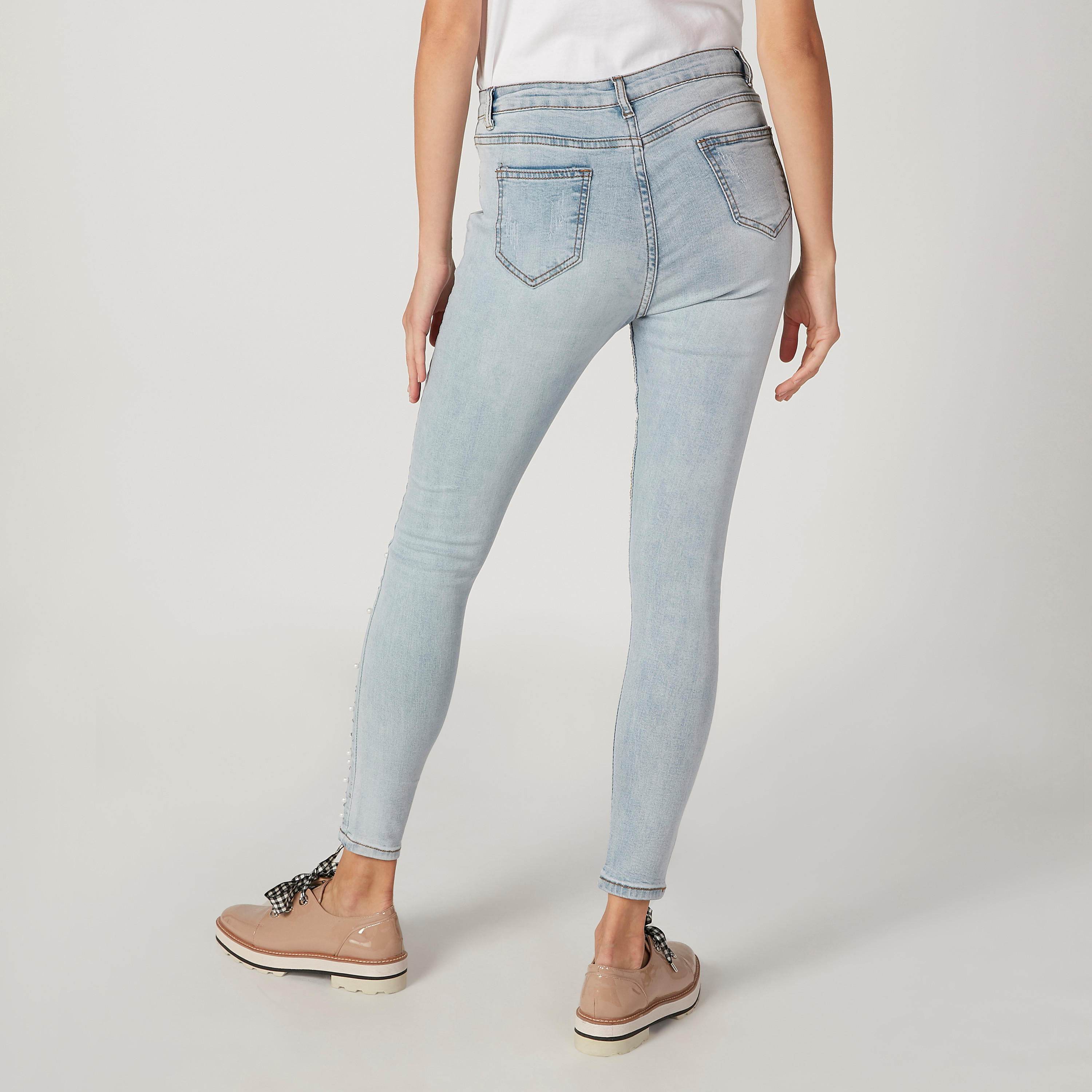 بنطلون جينز مطرّز بتفاصيل لؤلؤ وجيوب من تو إكستريمز-women-clothing-bottoms-jeans-image-4
