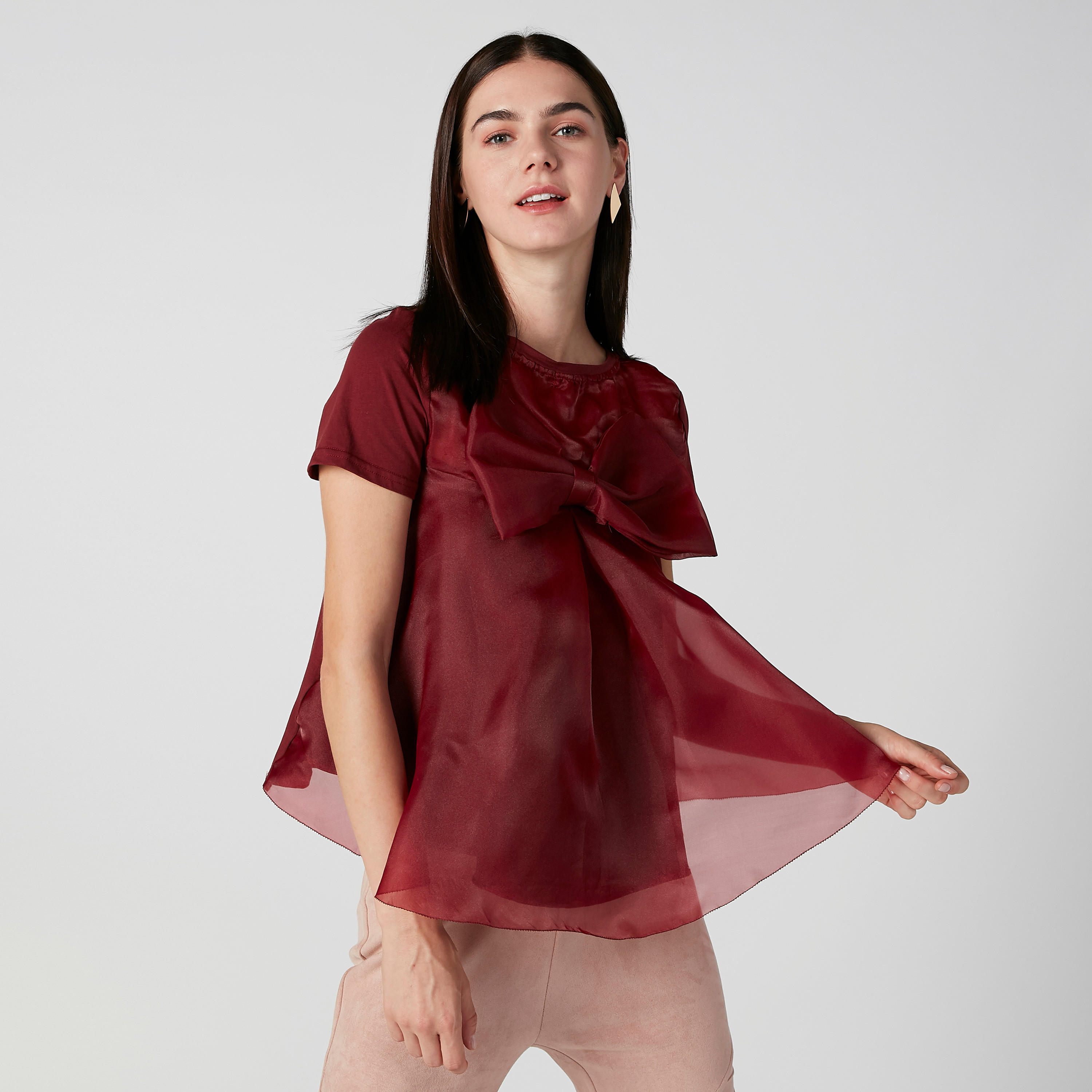 بلوزة سادة بياقة مستديرة وتفاصيل فيونكة-women-clothing-shirtsandblouses-blouses-image-1