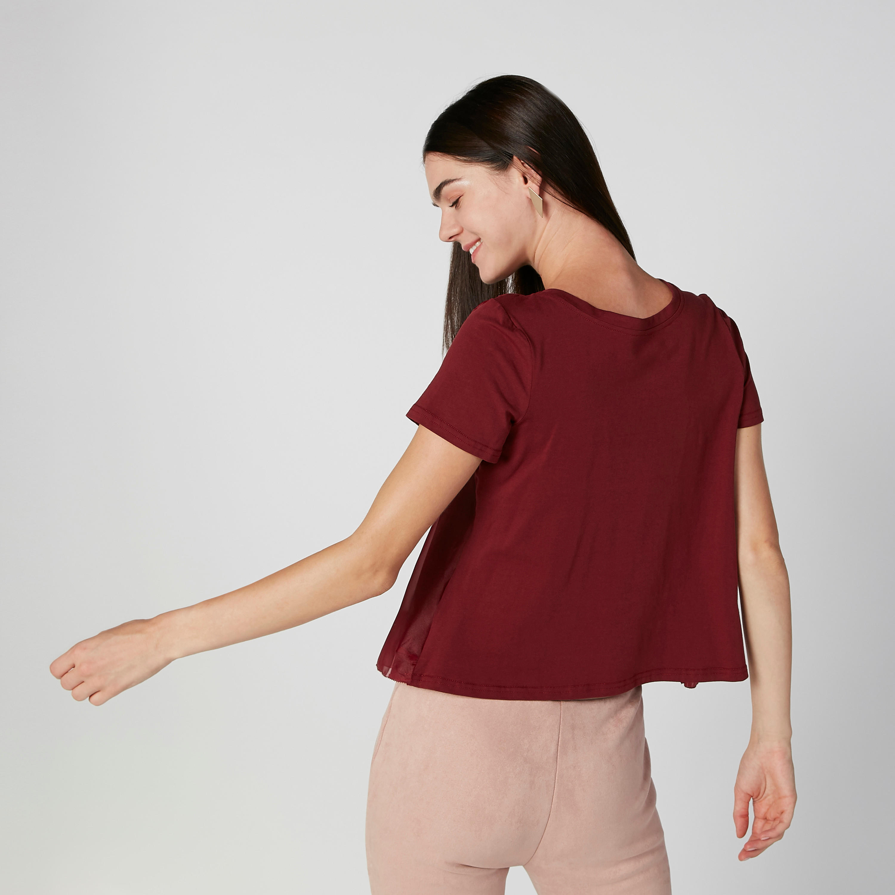 بلوزة سادة بياقة مستديرة وتفاصيل فيونكة-women-clothing-shirtsandblouses-blouses-image-4